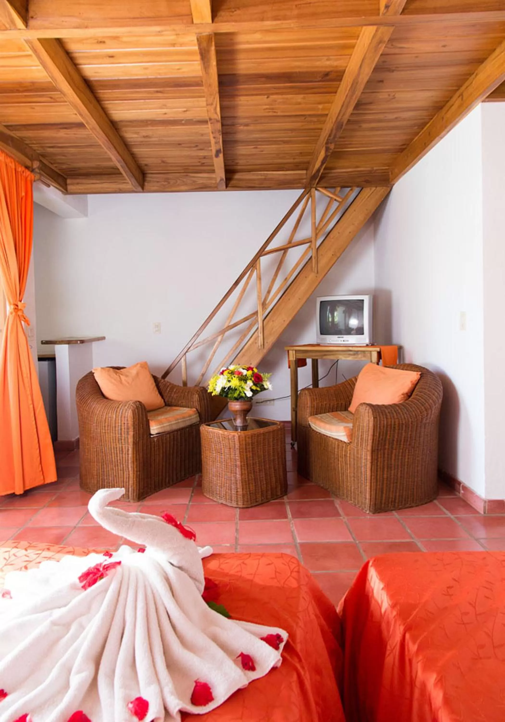 Photo of the whole room, Seating Area in La Residencia del Paseo