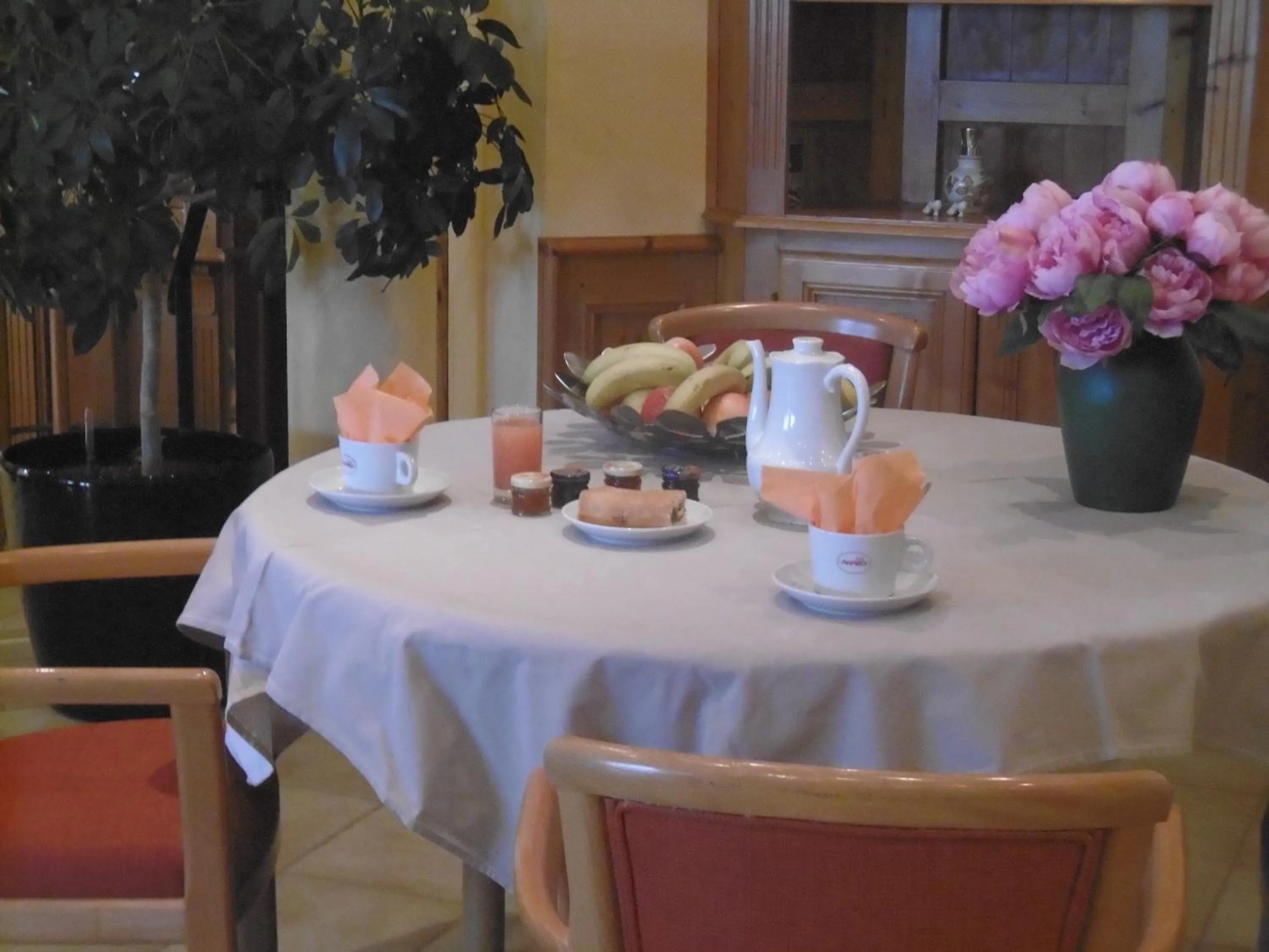 Continental breakfast in Hôtel La Flore