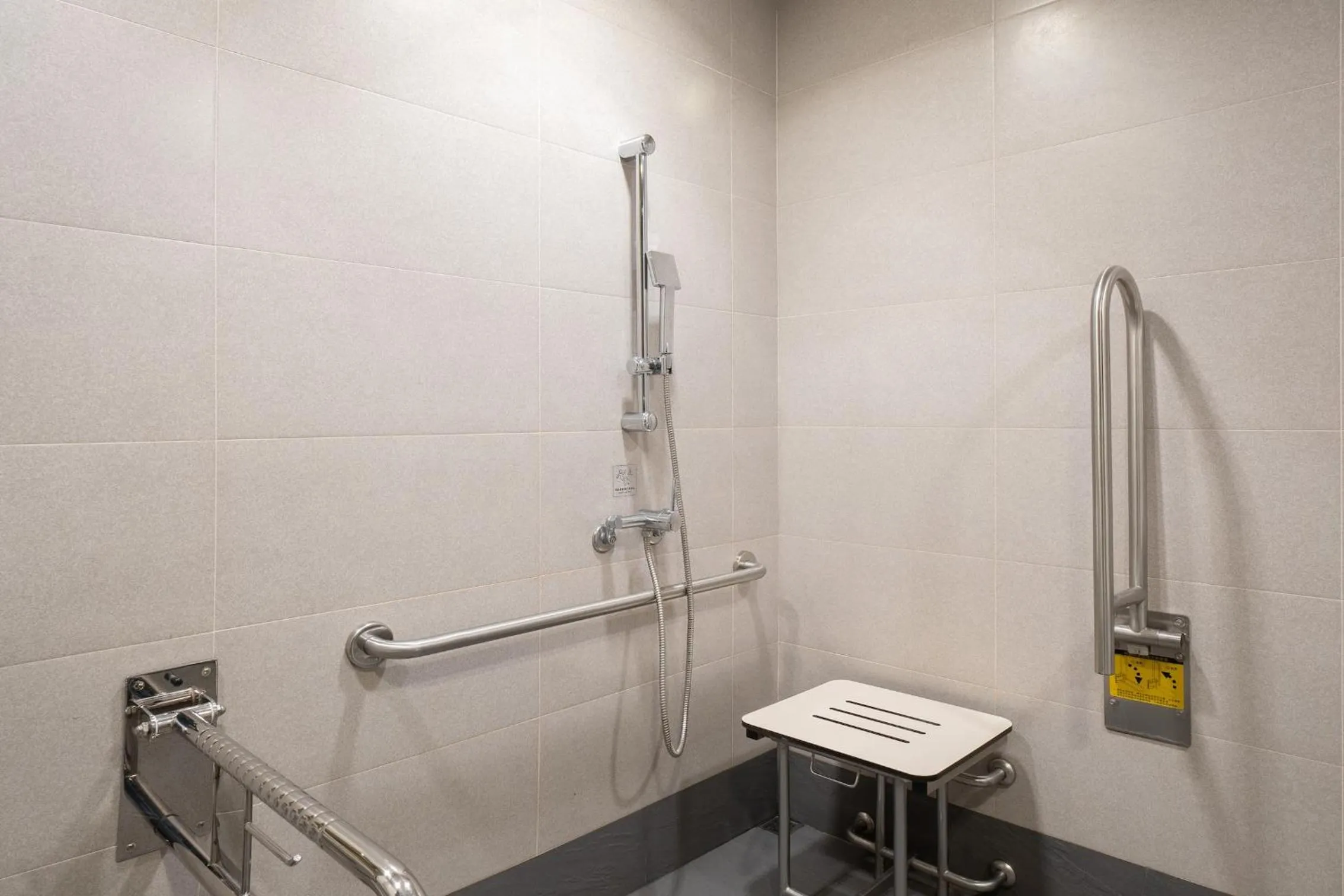 Shower in CHECK inn Taipei Xinyi