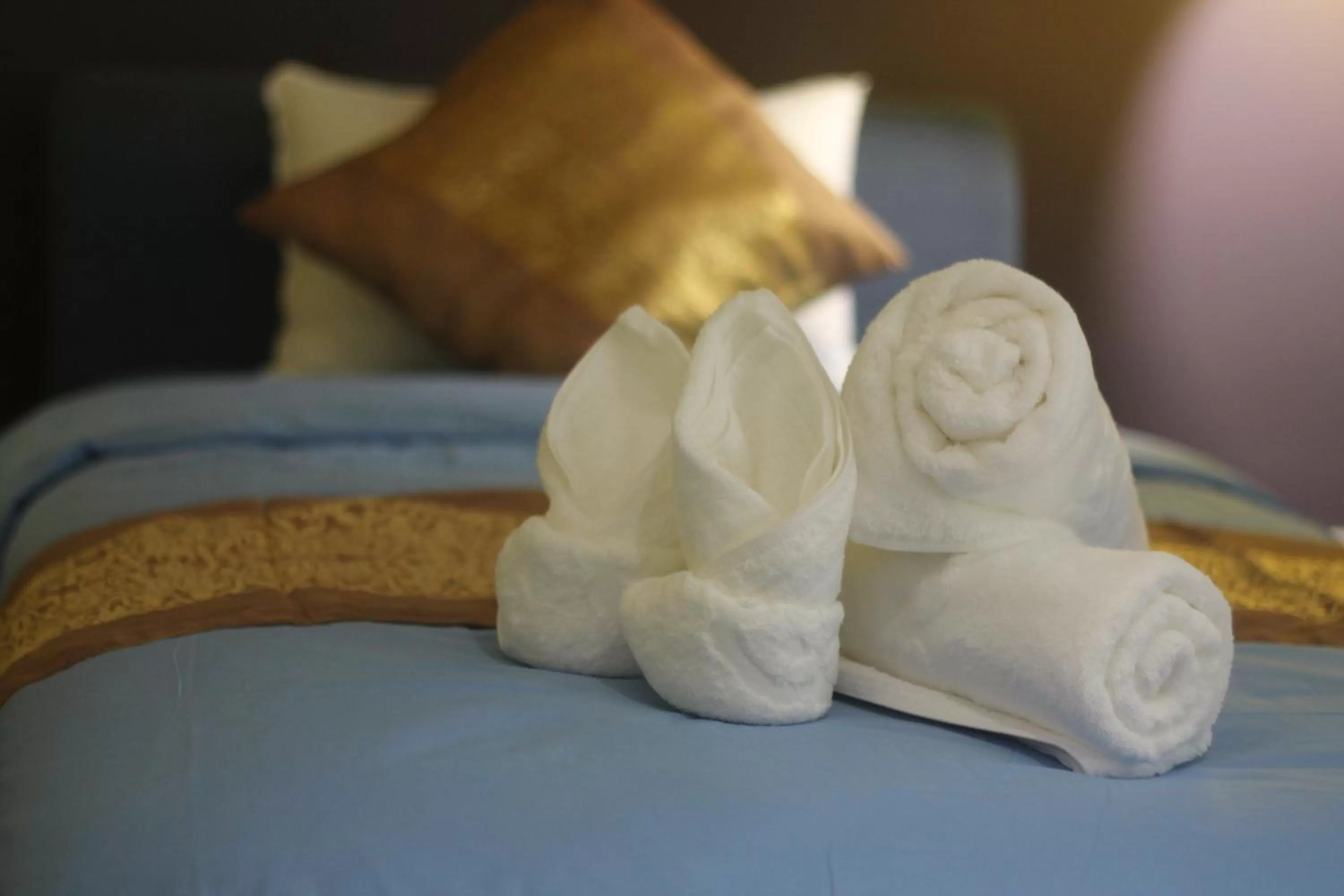 Bedroom, Bed in Benny's City Hotel