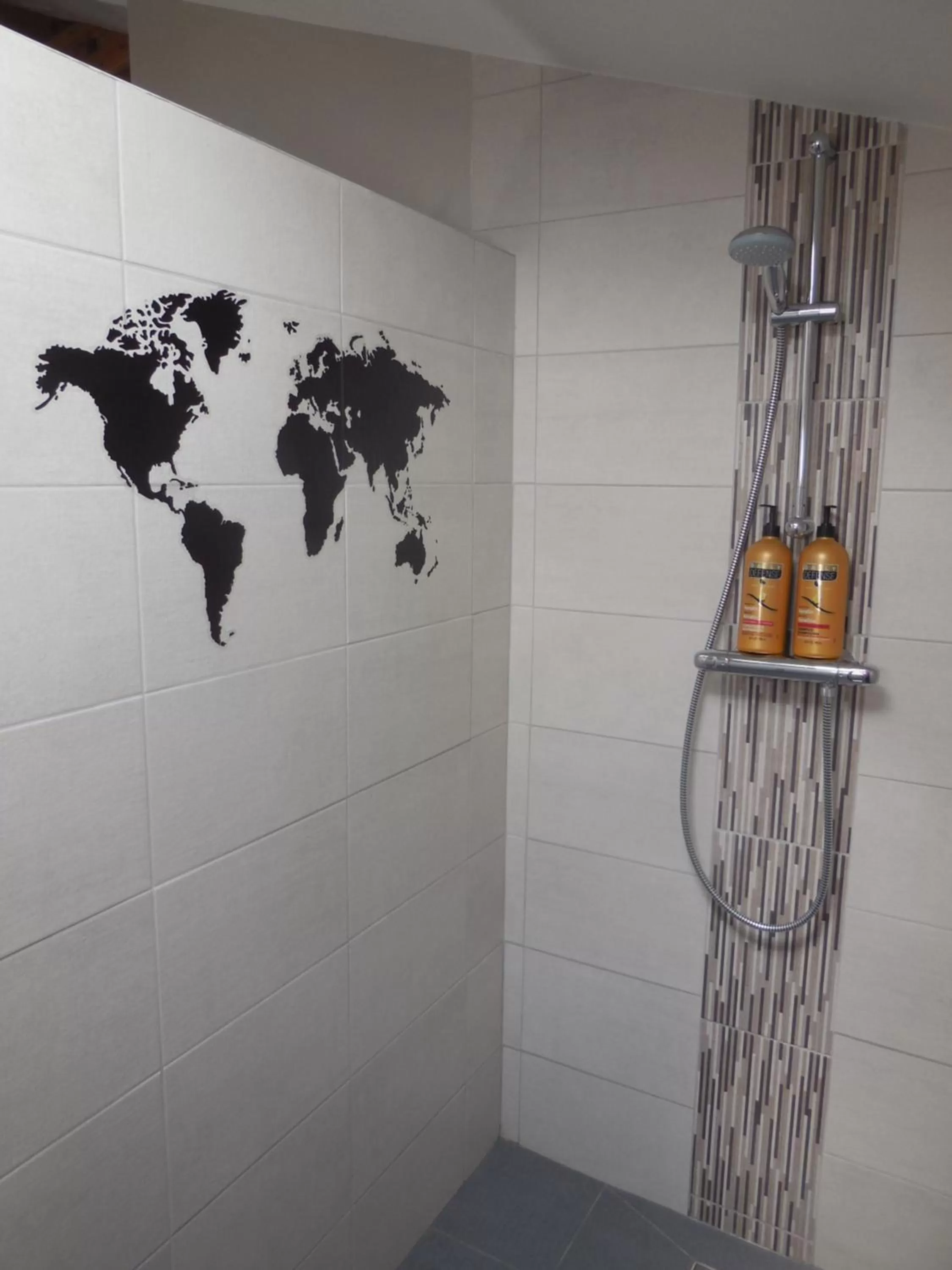 Shower in B & B " De 7 Sprong "