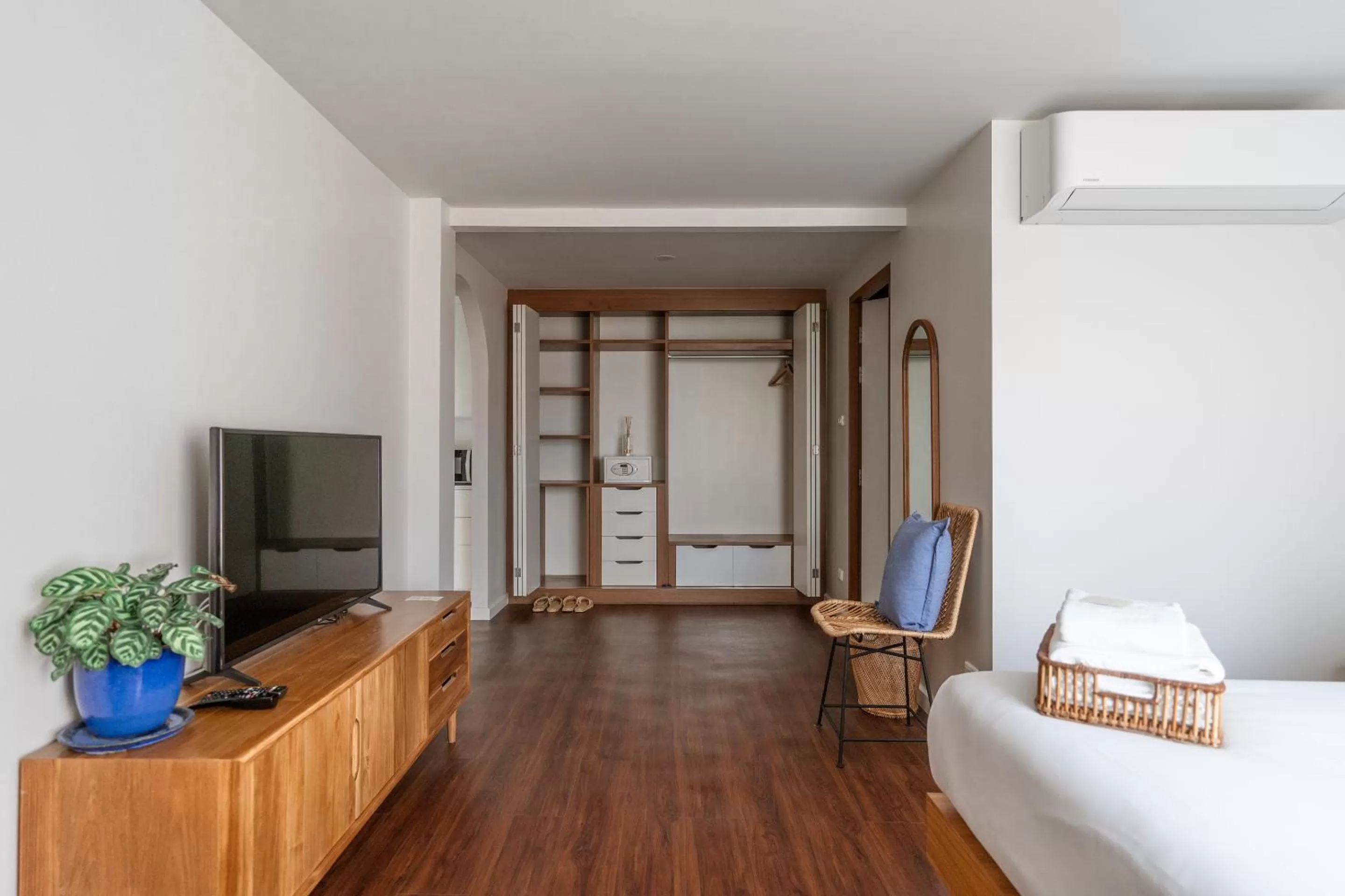 Bed in The Earth Hotel