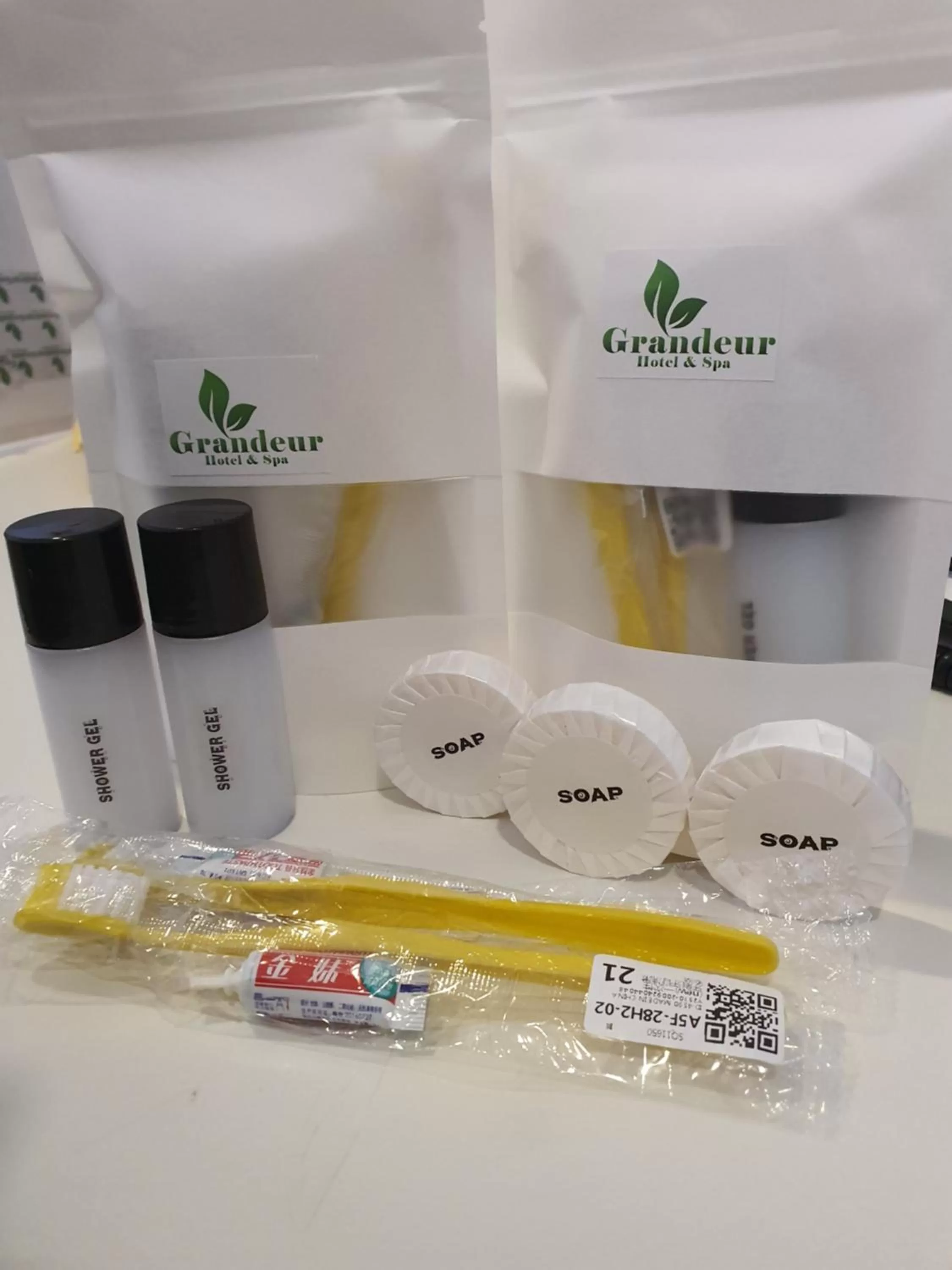 Toilet in Grandeur Hotel And Spa