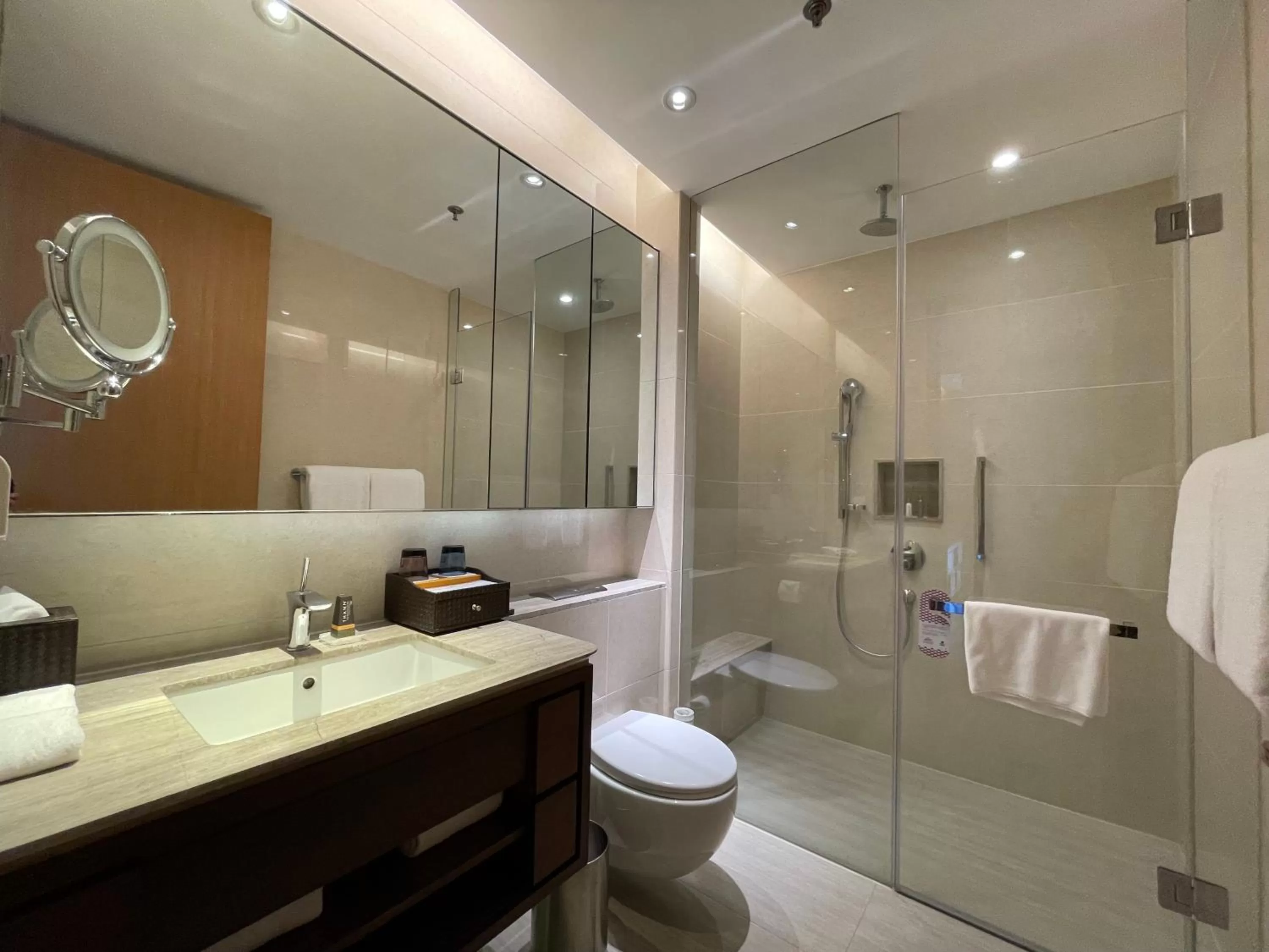Toilet in The OCT Harbour, Shenzhen - Marriott Executive Apartments