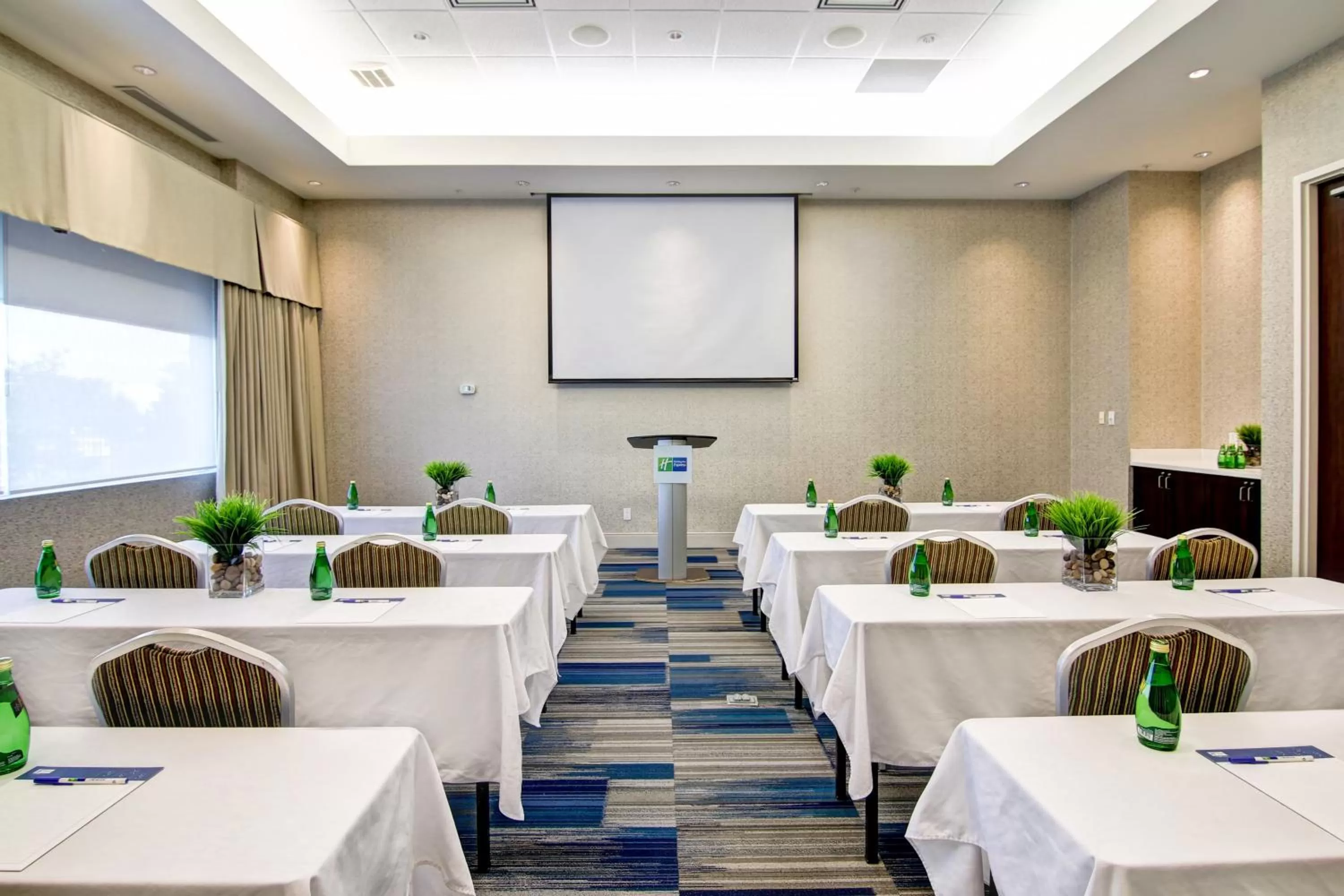 Meeting/conference room in Holiday Inn Express Hotel & Suites Toronto - Markham by IHG