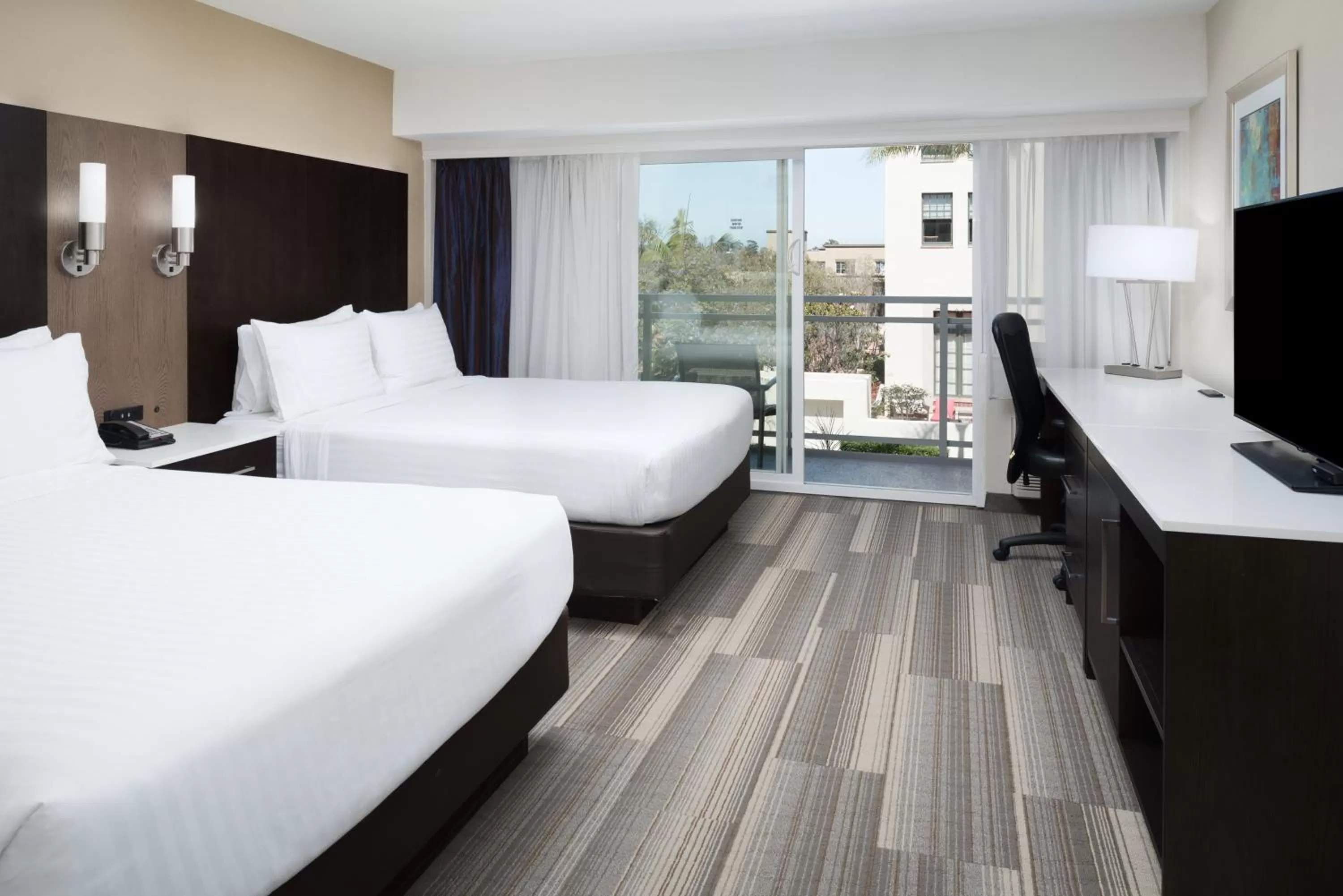 Photo of the whole room, Bed in Holiday Inn Express - Downtown San Diego by IHG