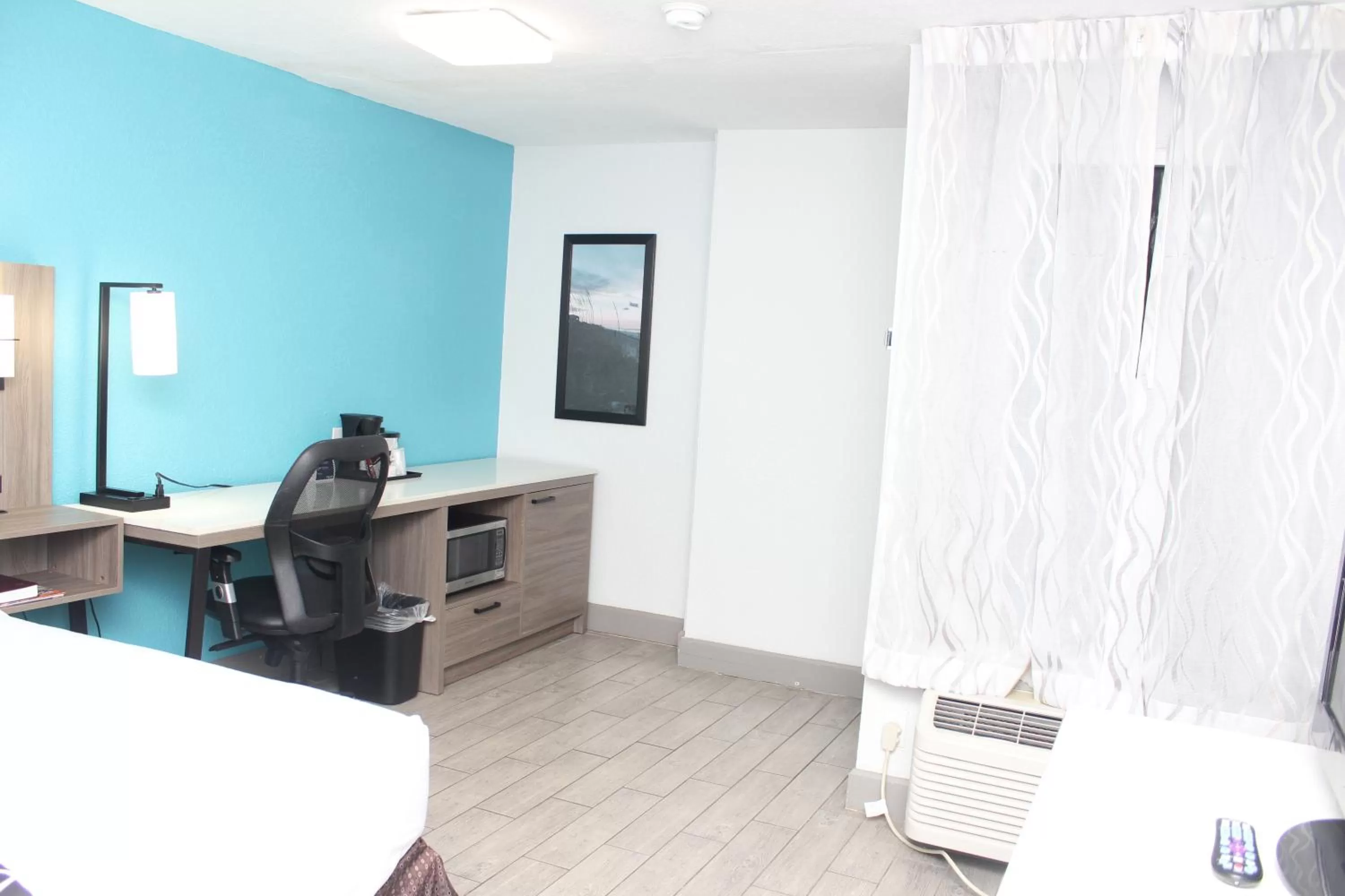 Coffee/tea facilities in La Quinta by Wyndham Oceanfront Daytona Beach