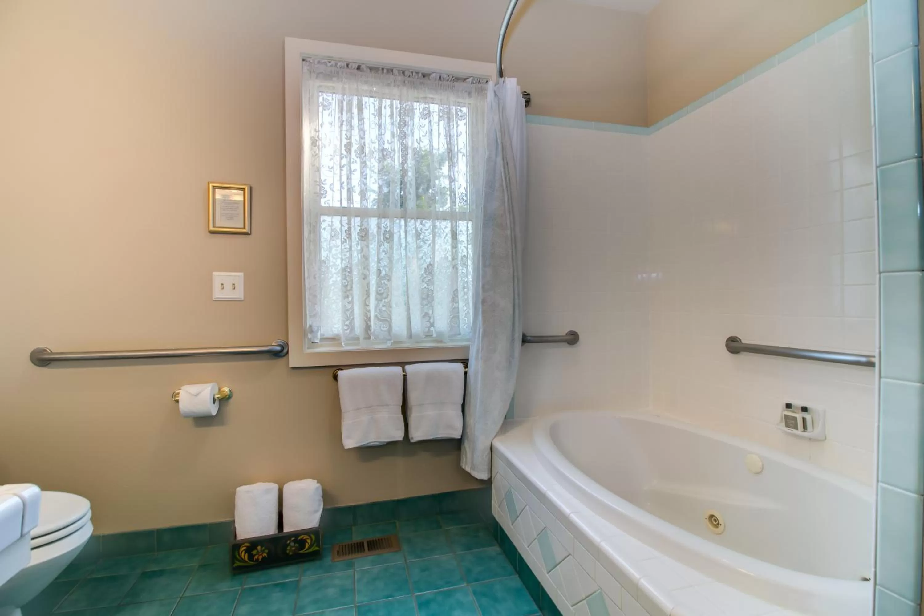 Bathroom in Winchester Inn