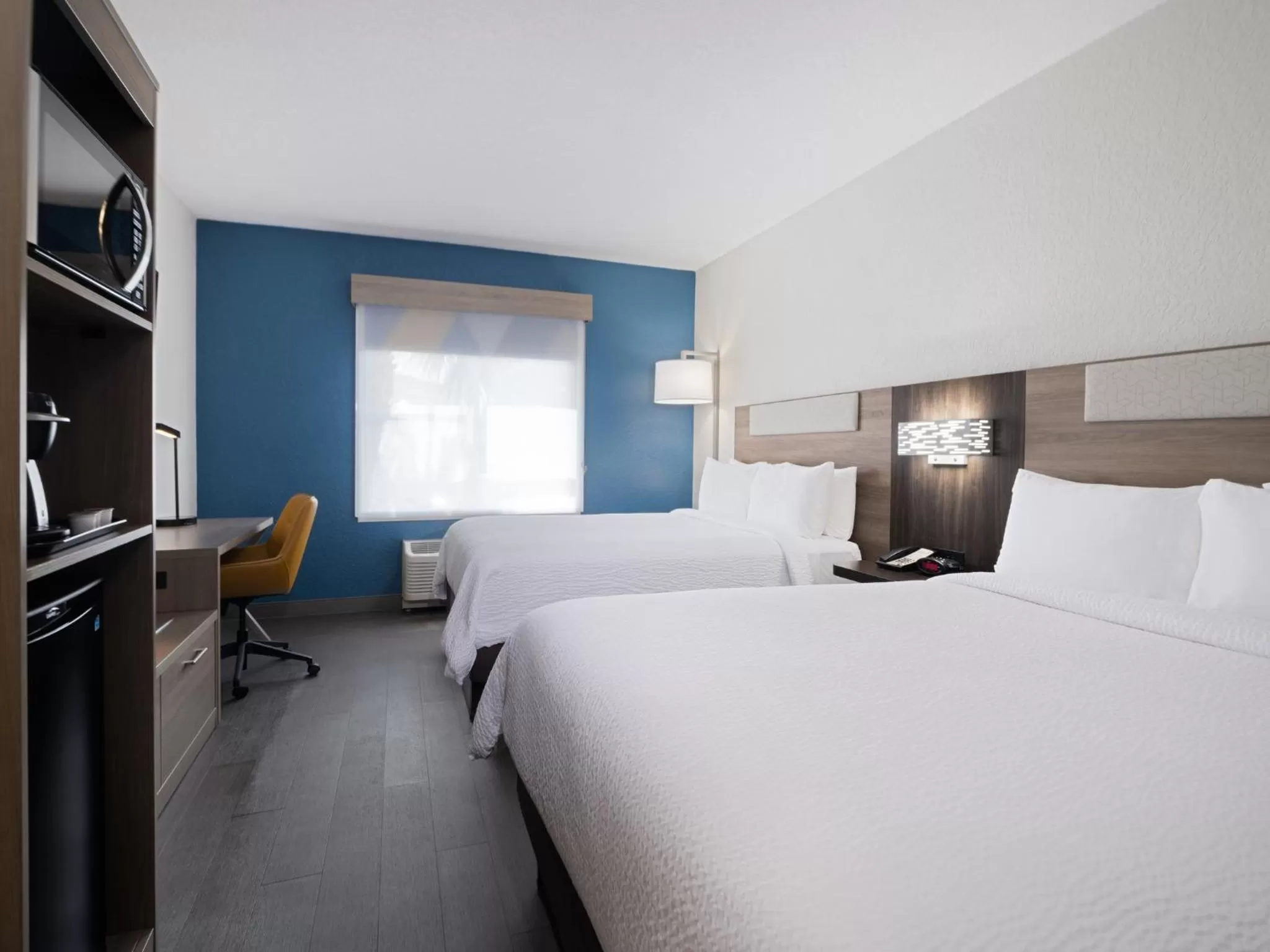 Photo of the whole room, Bed in Holiday Inn Express & Suites Lakeland North I-4 by IHG