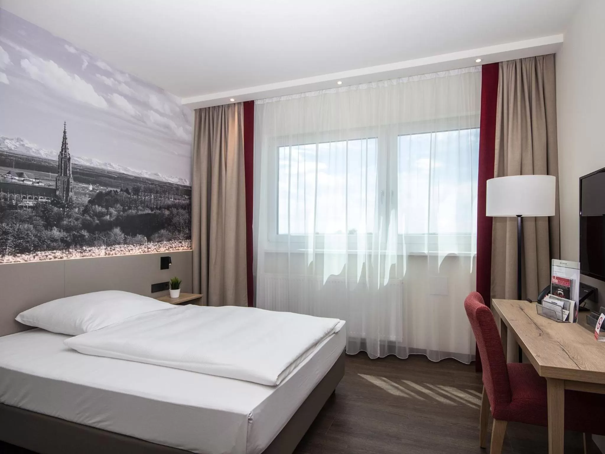 Photo of the whole room, Bed in Seligweiler Hotel & Restaurant