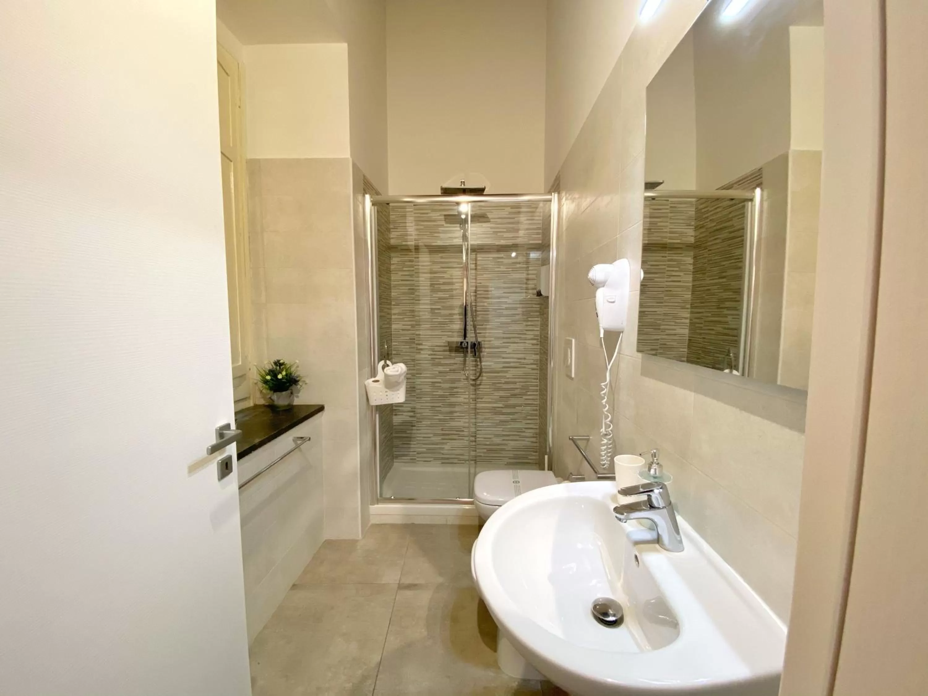 Shower in B&B Salerno IN Centro