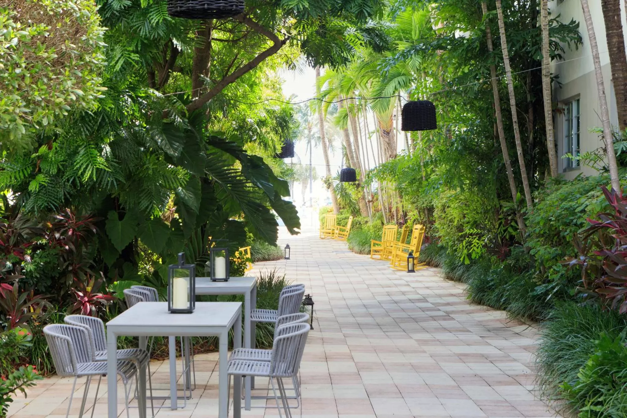 Photo of the whole room in Kimpton Surfcomber Hotel by IHG