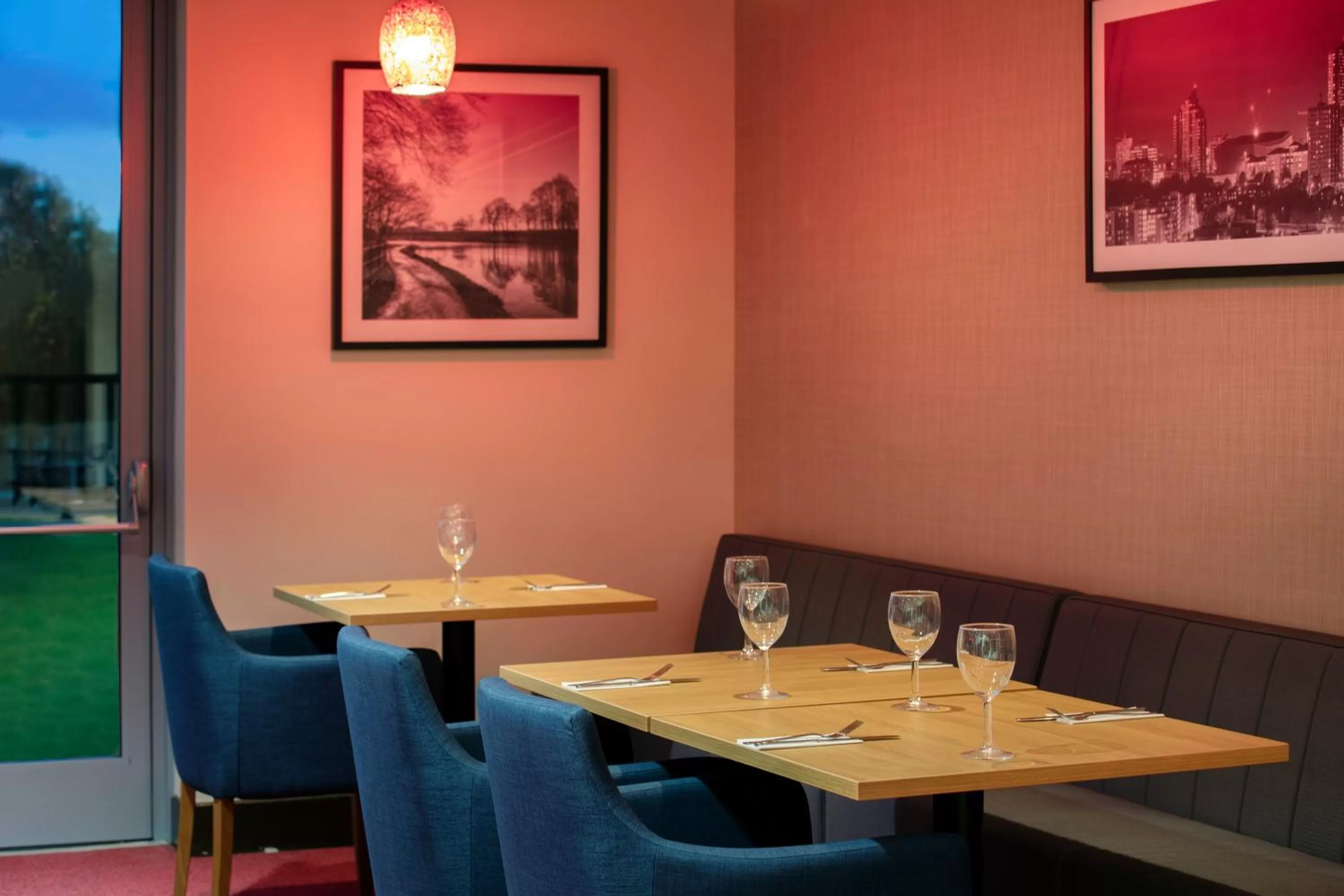 Restaurant/places to eat in Ramada by Wyndham Leeds East