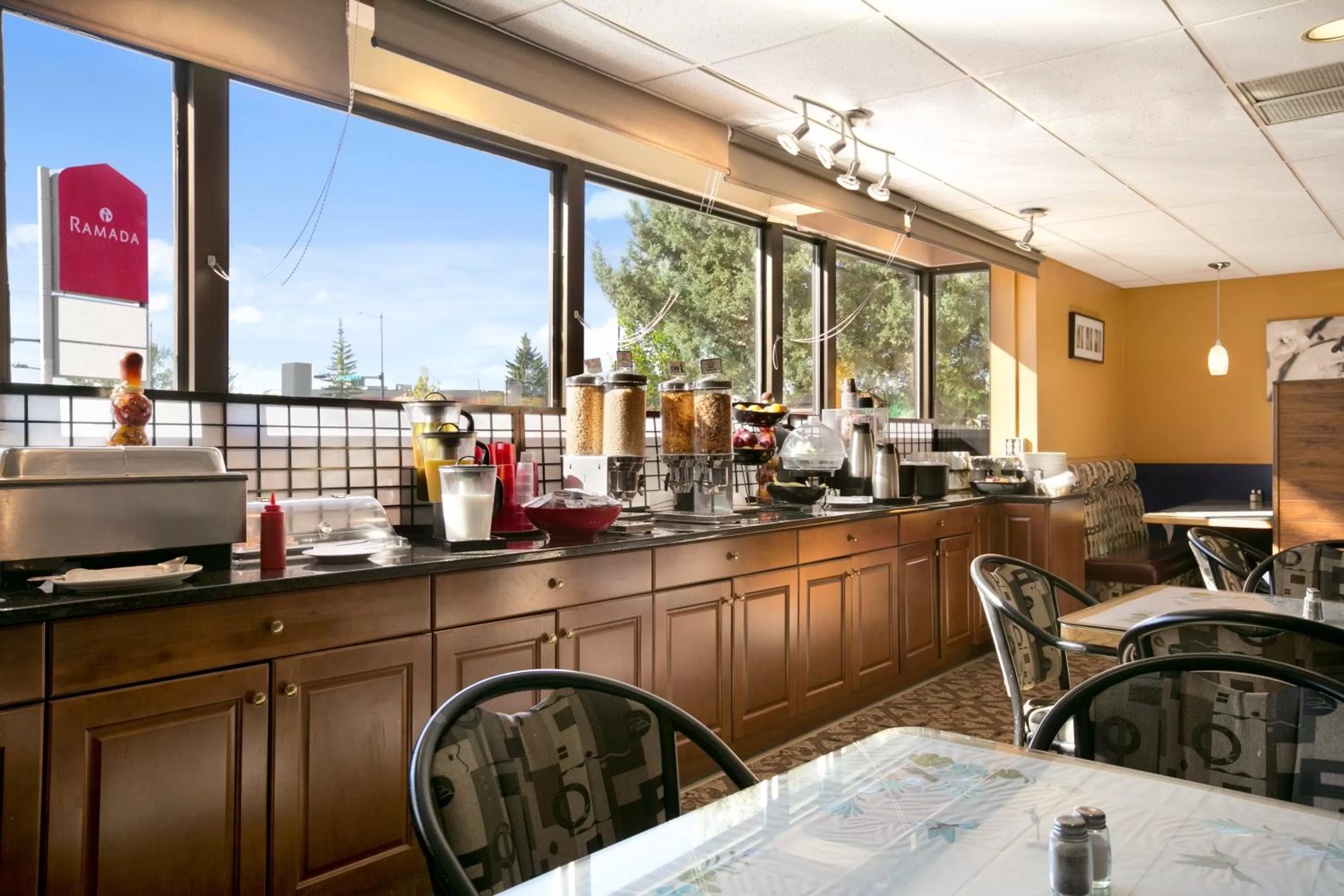 Restaurant/places to eat in Ramada by Wyndham Lethbridge