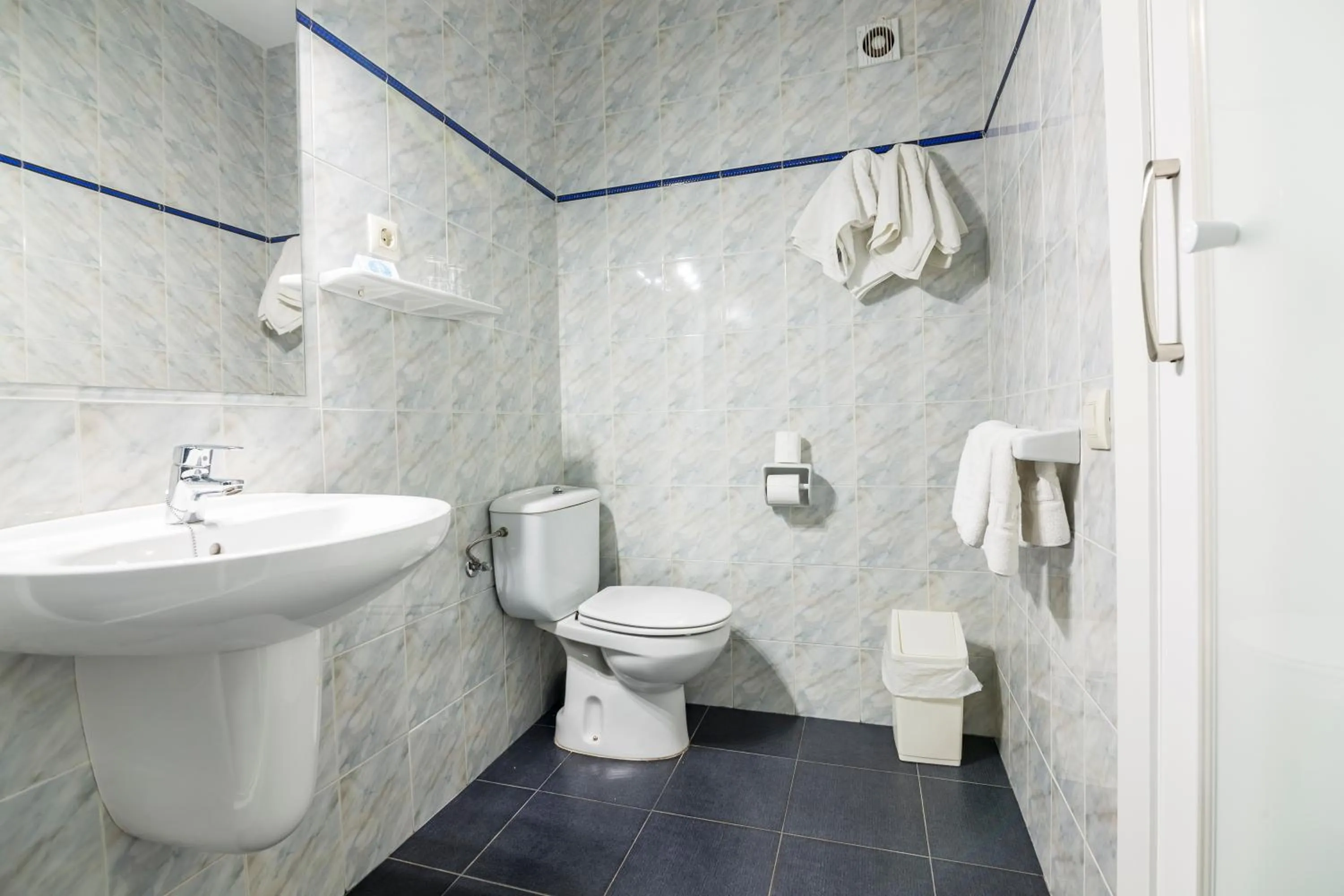 Bathroom in Hotel Blason Junior