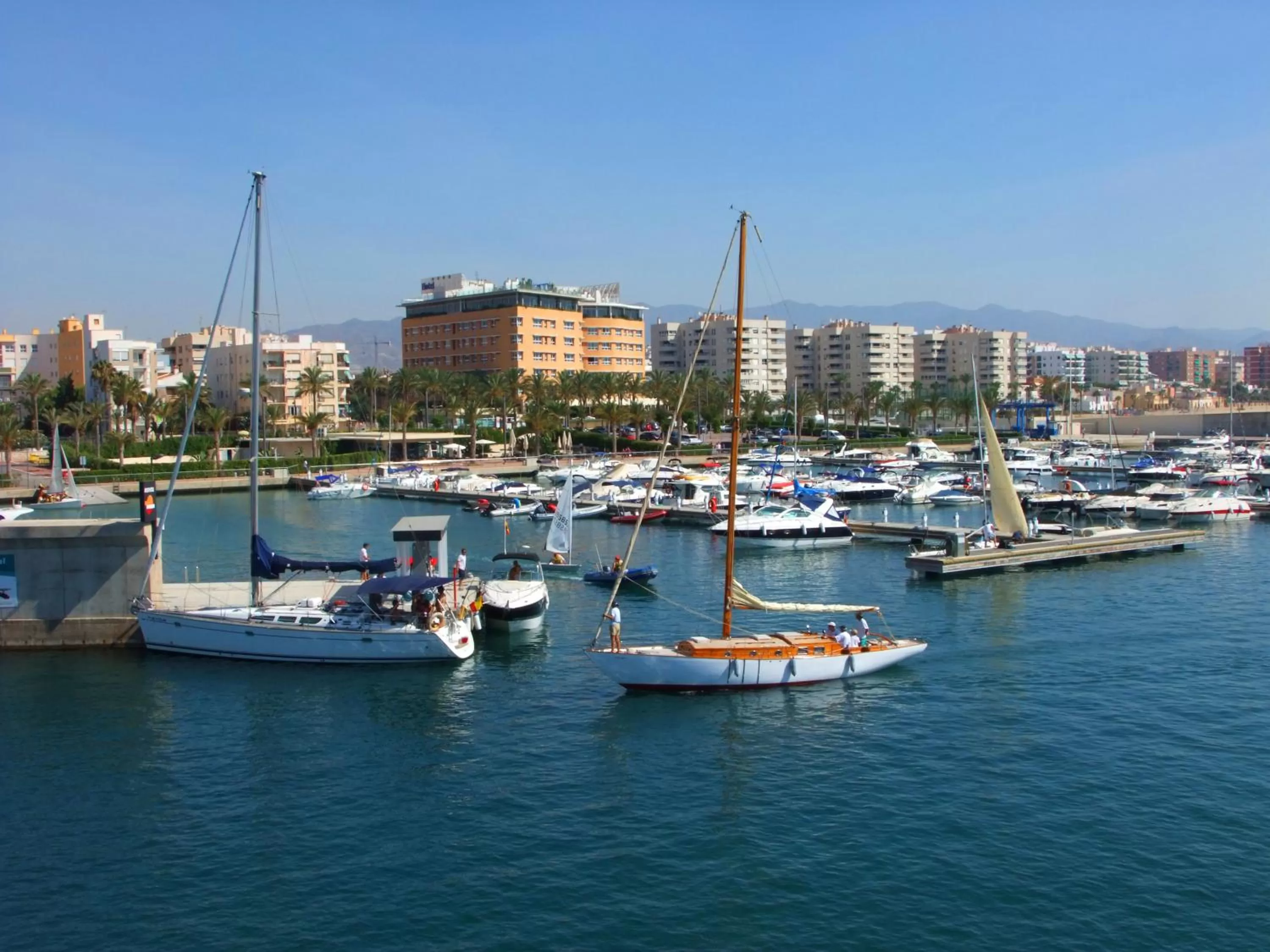 Area and facilities in Senator Águilas
