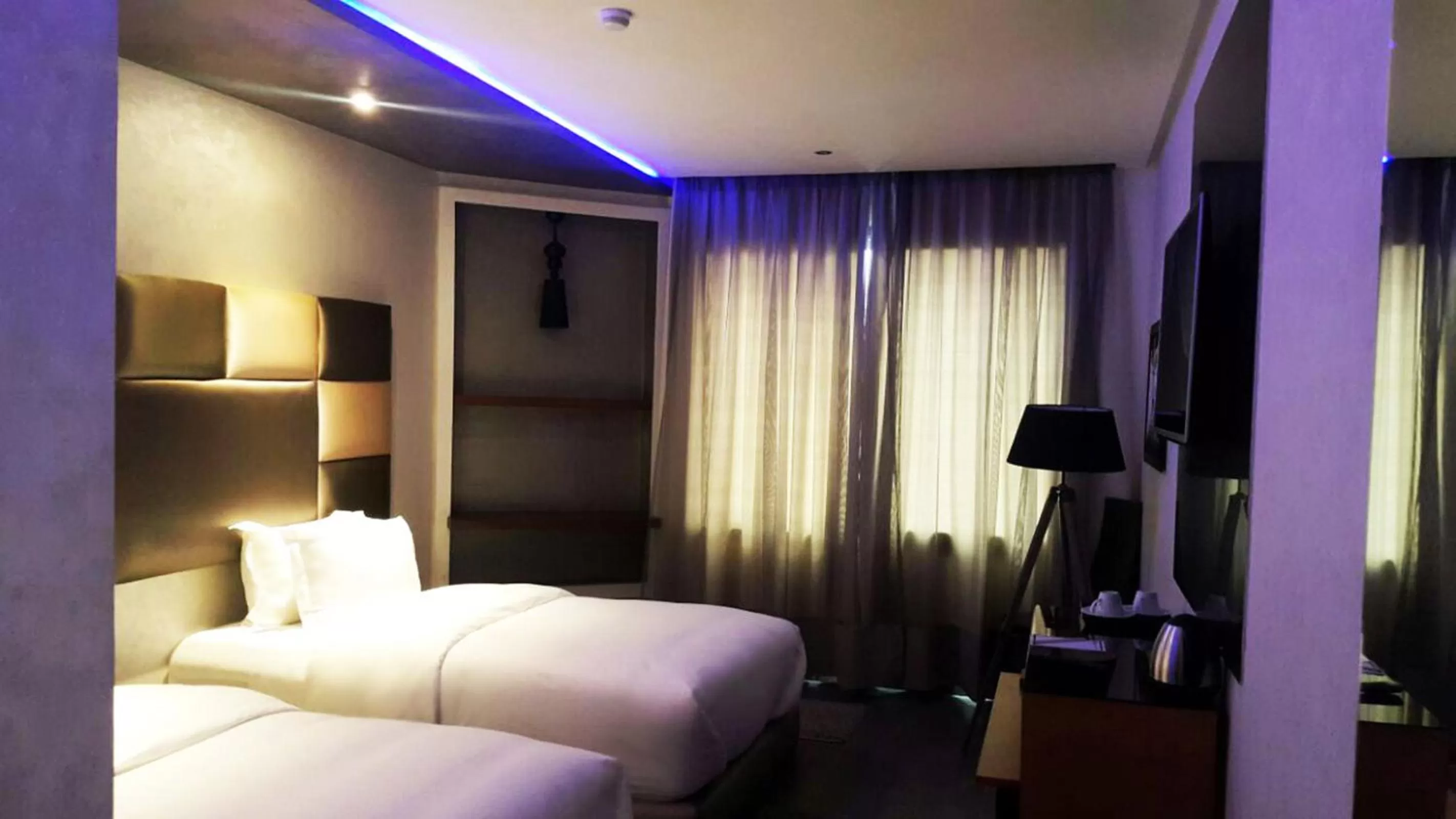 Coffee/tea facilities, Bed in The Seven Hotel