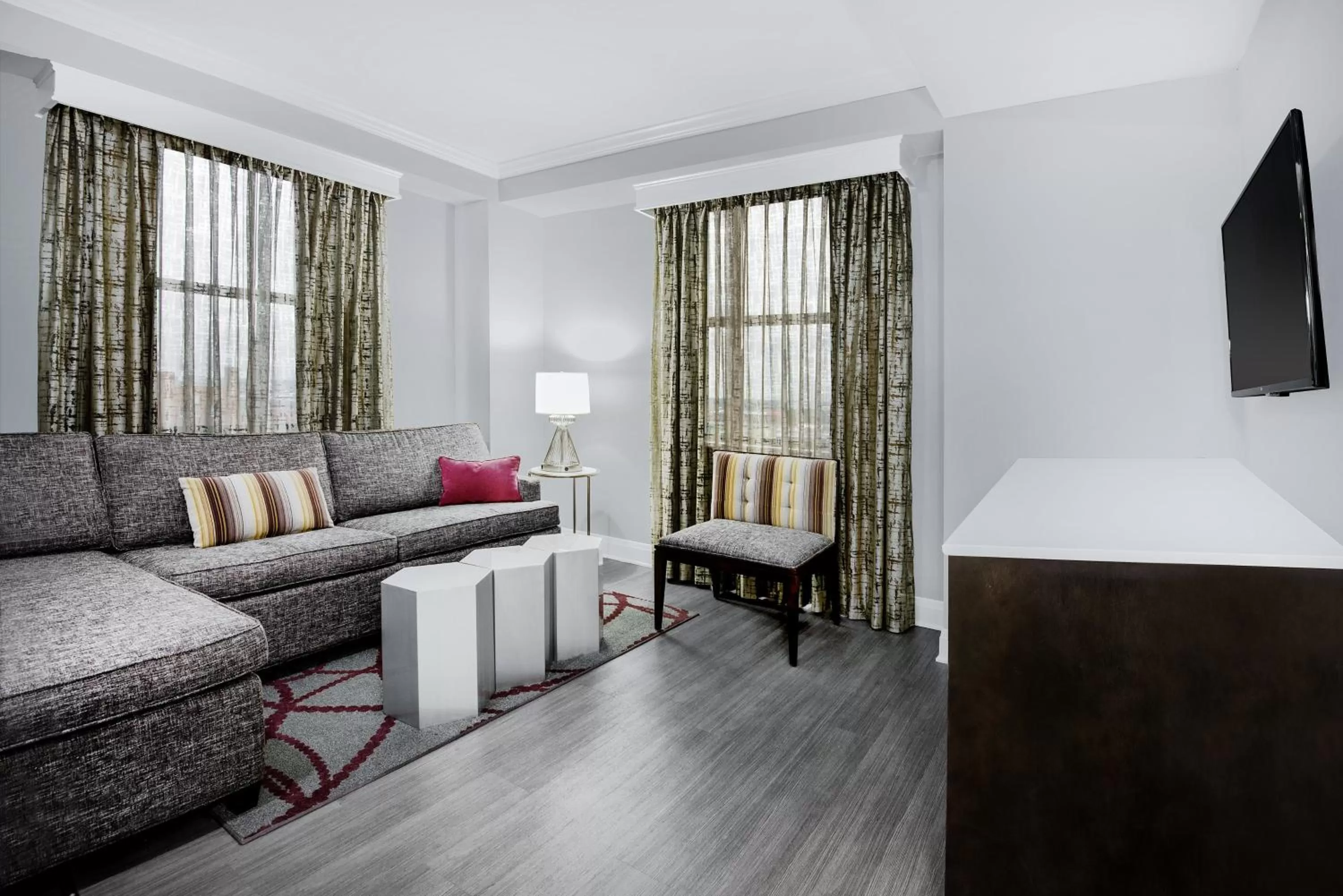 Photo of the whole room in Hotel Indigo Dallas Downtown by IHG