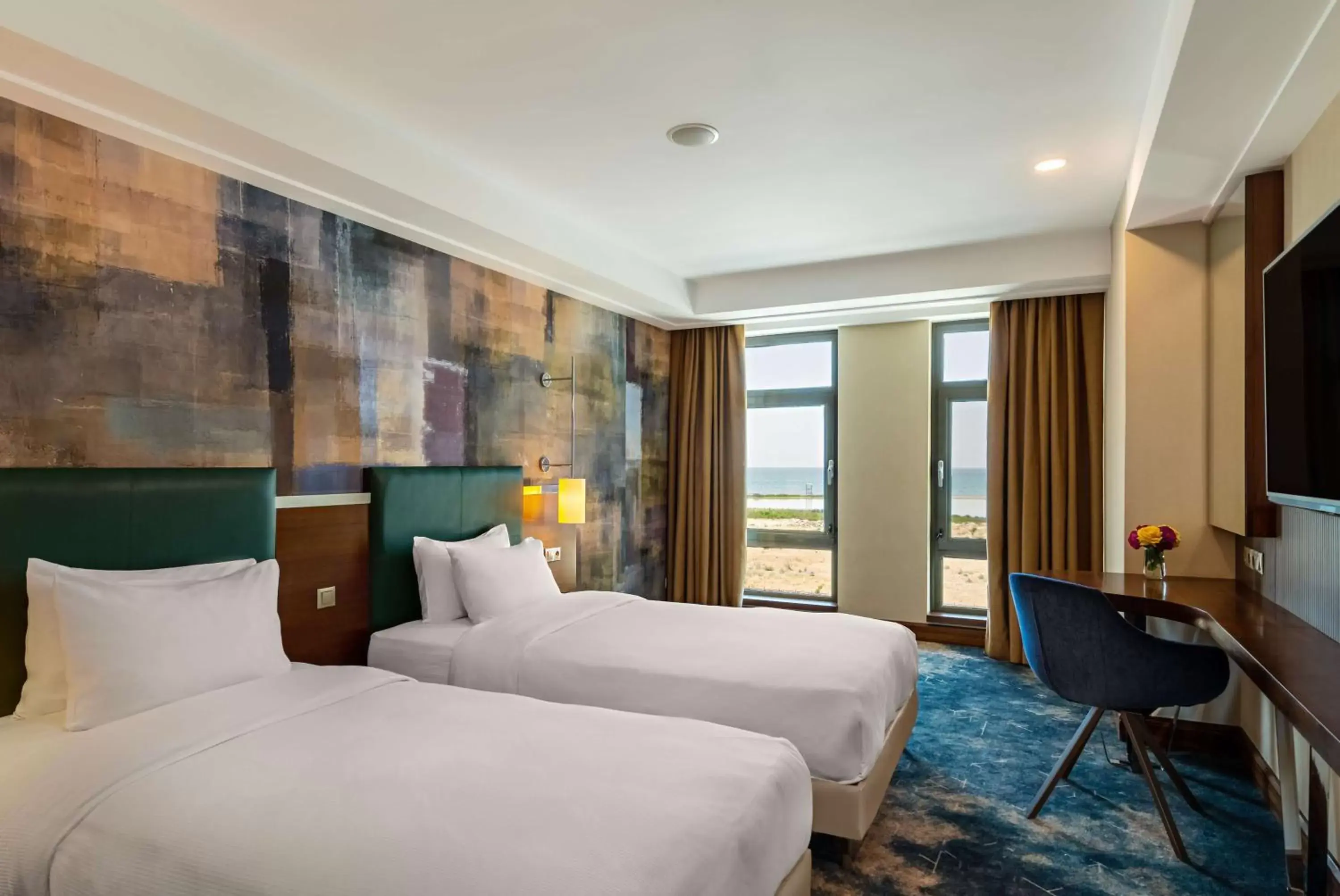 Twin Guest Room with Lake View - single occupancy in Doubletree by Hilton Van Twin Guest Room with Lake View - single occupancy in Doubletree by Hilton Van