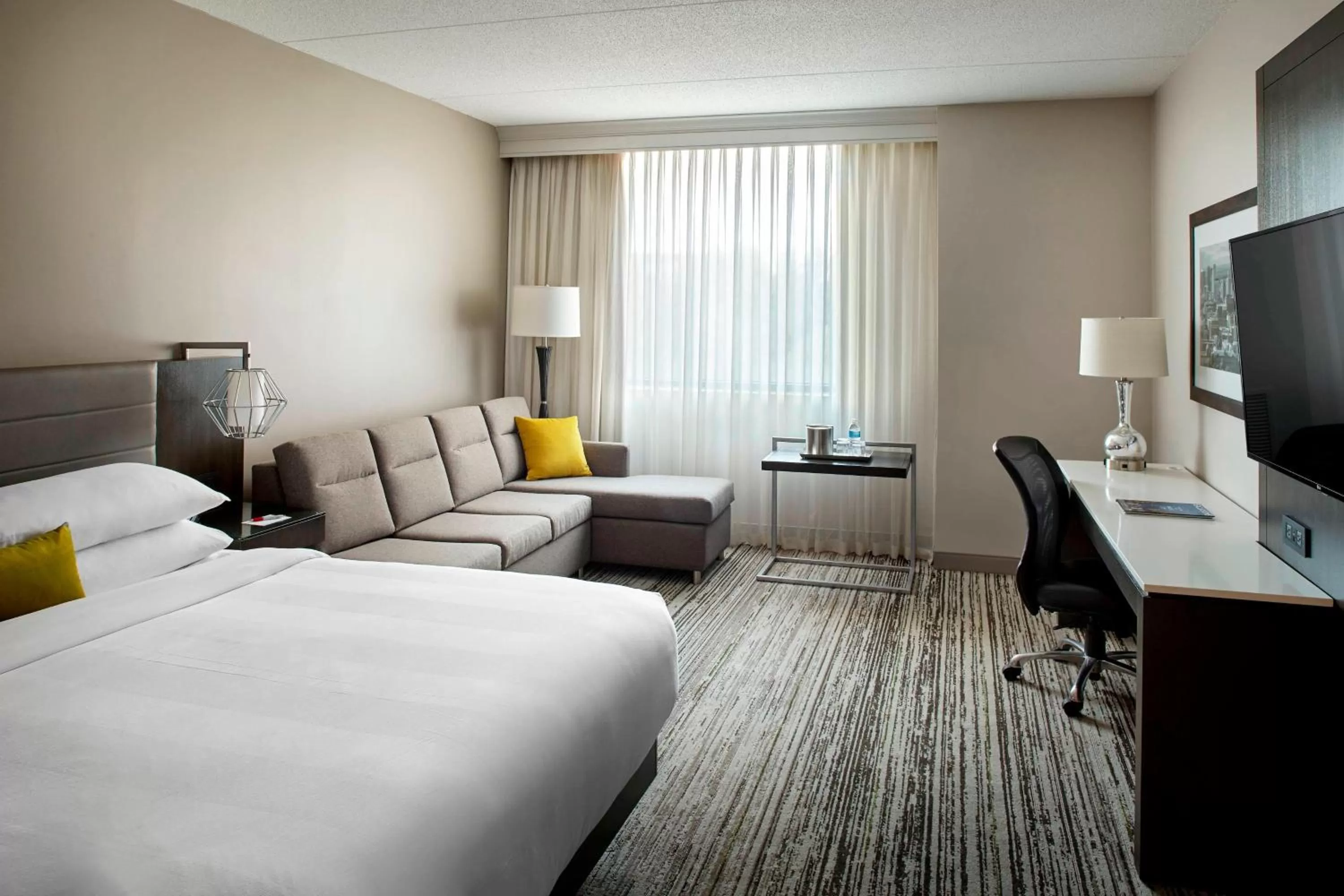 Bedroom, Bed in Marriott Birmingham Grandview