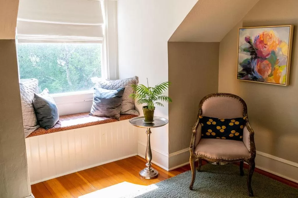 Seating Area in Calderwood Inn