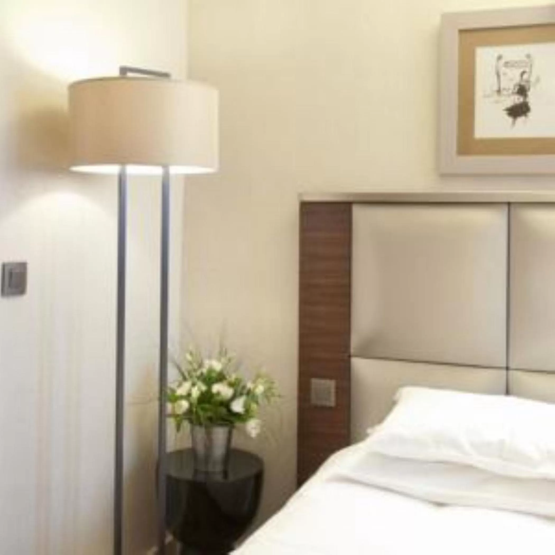 Bedroom, Bed in Hotel Berne Opera