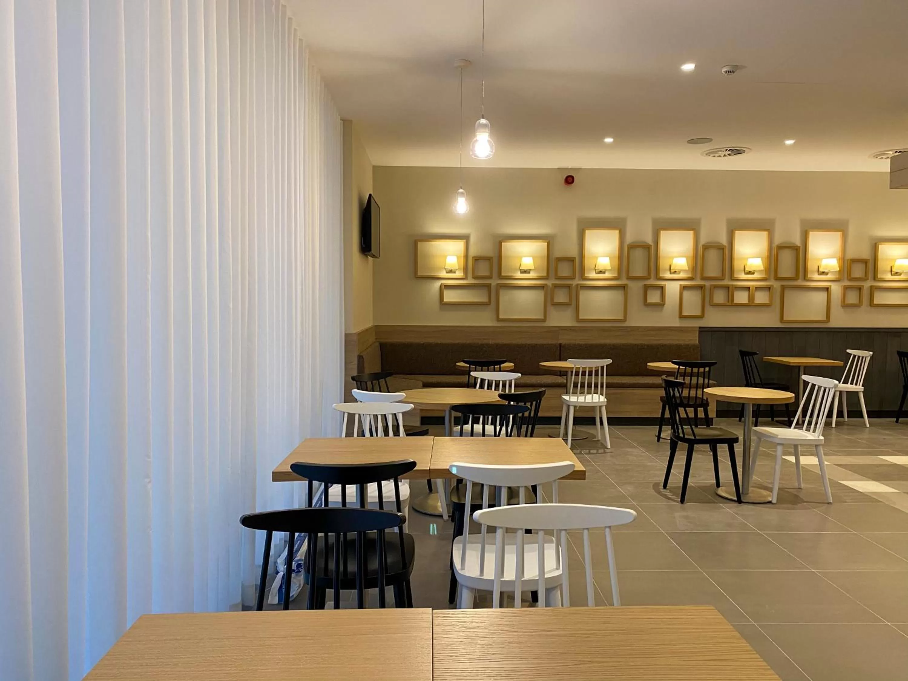 Lounge or bar in Campanile Caldas da Rainha