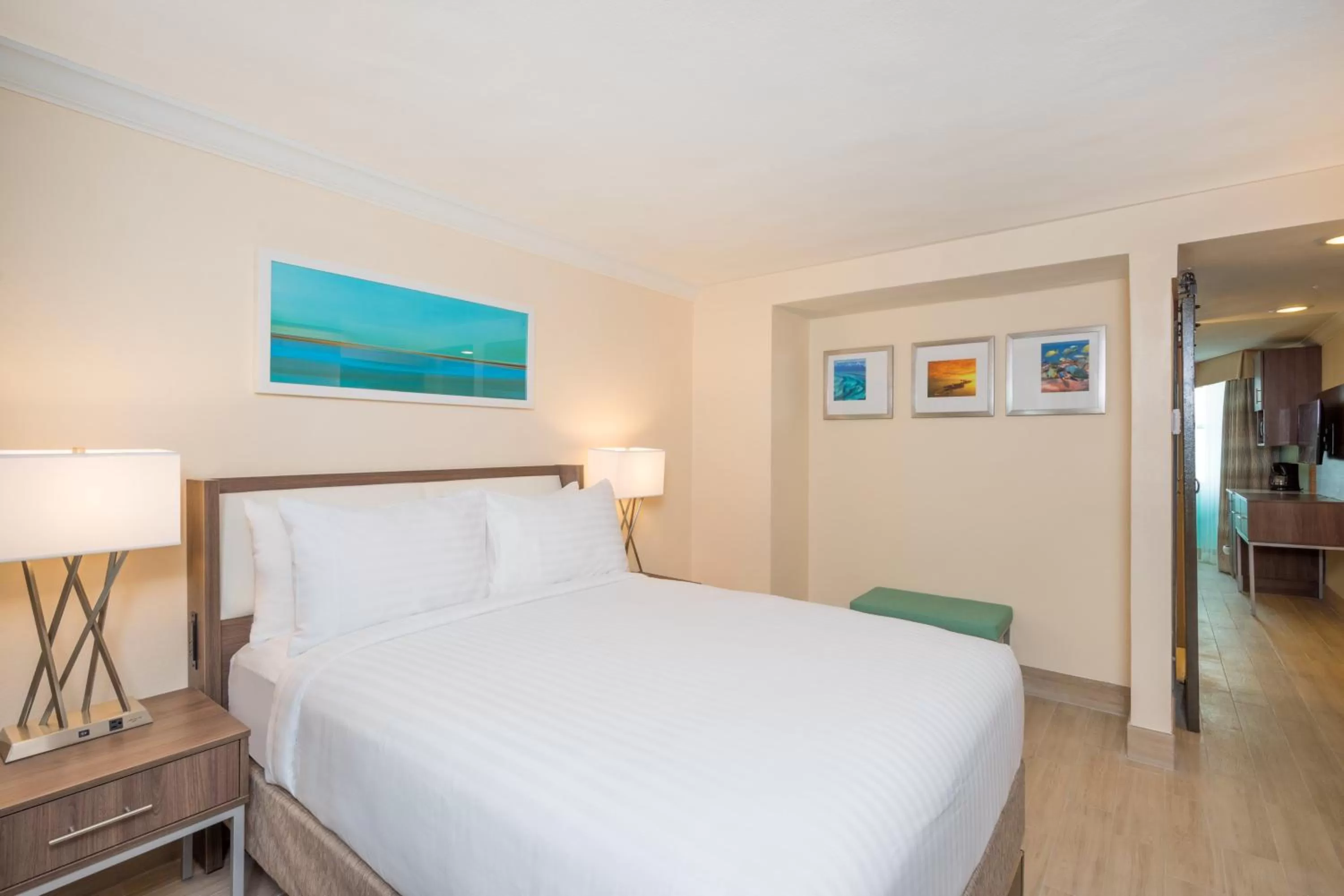 Bedroom, Bed in Holiday Inn Express & Suites Nassau by IHG