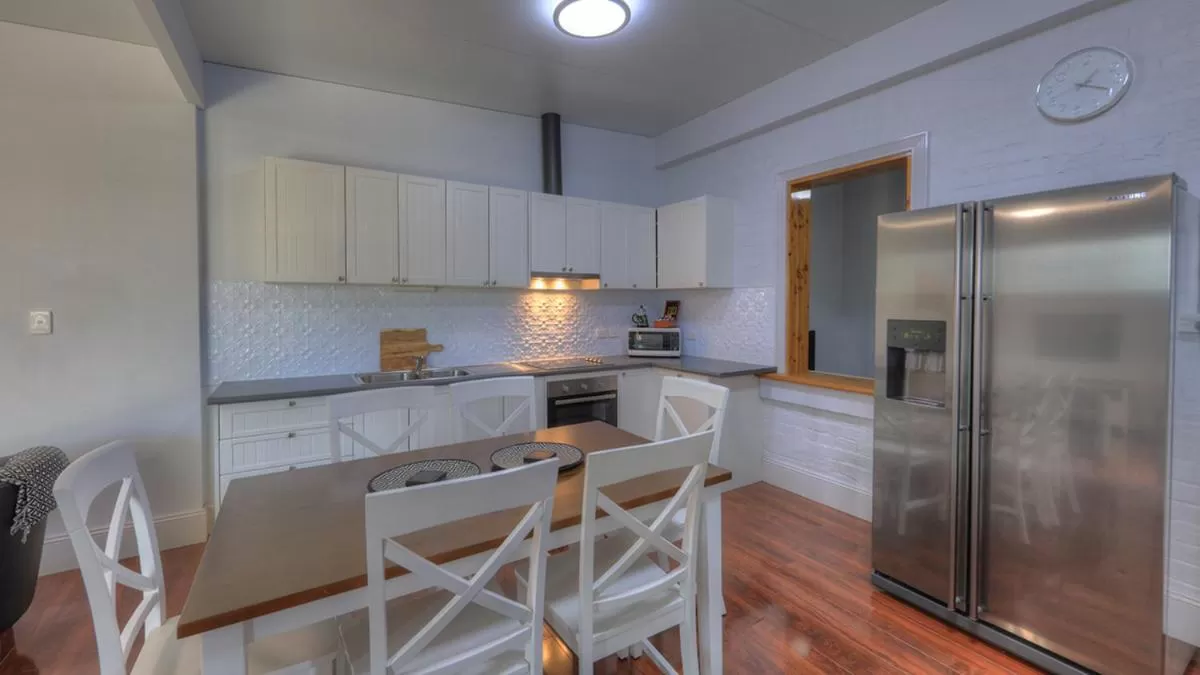 Decorative detail, Kitchen/Kitchenette in Endeavour Court Motor Inn