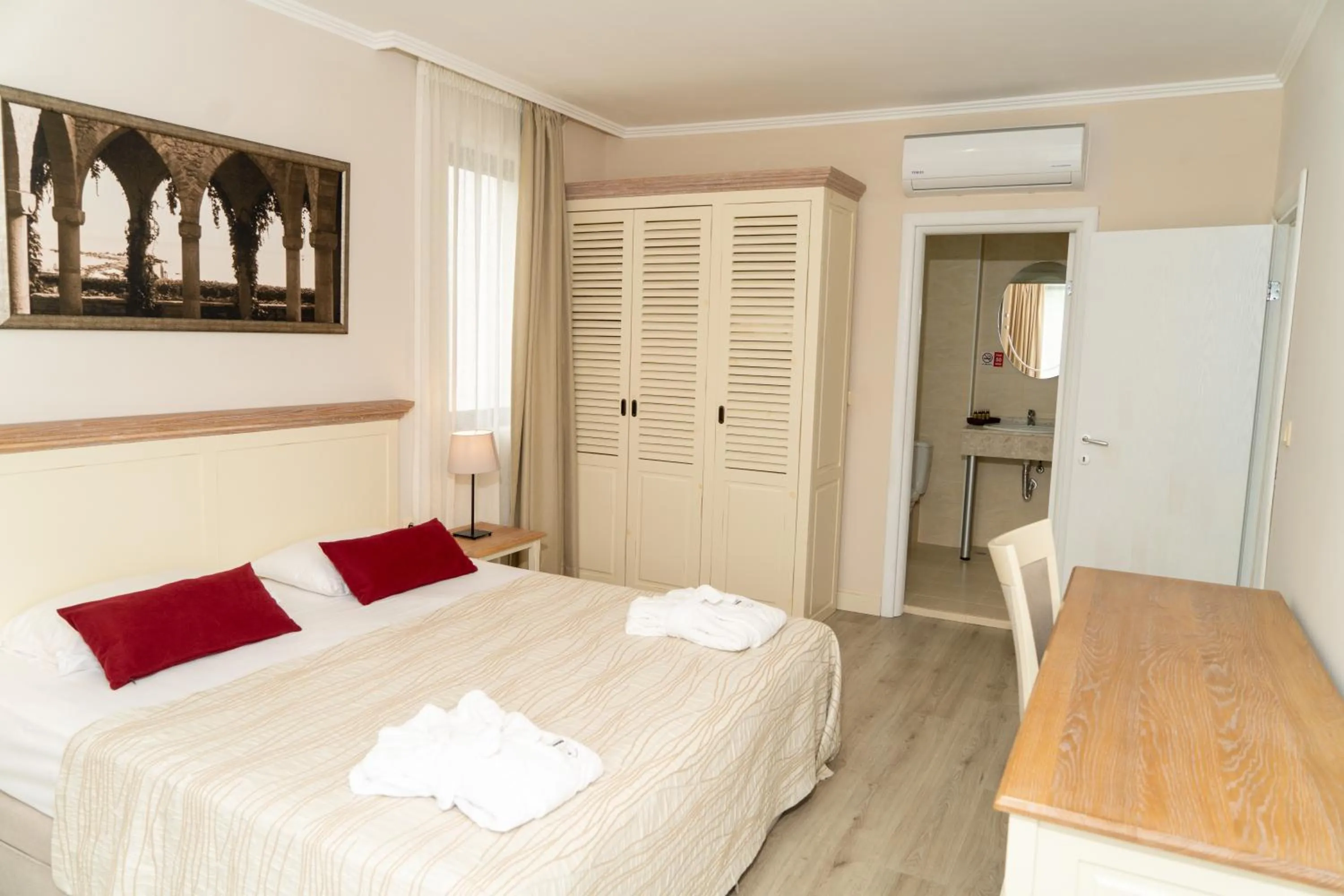 Bedroom in White Rock Castle Suite Hotel & SPA