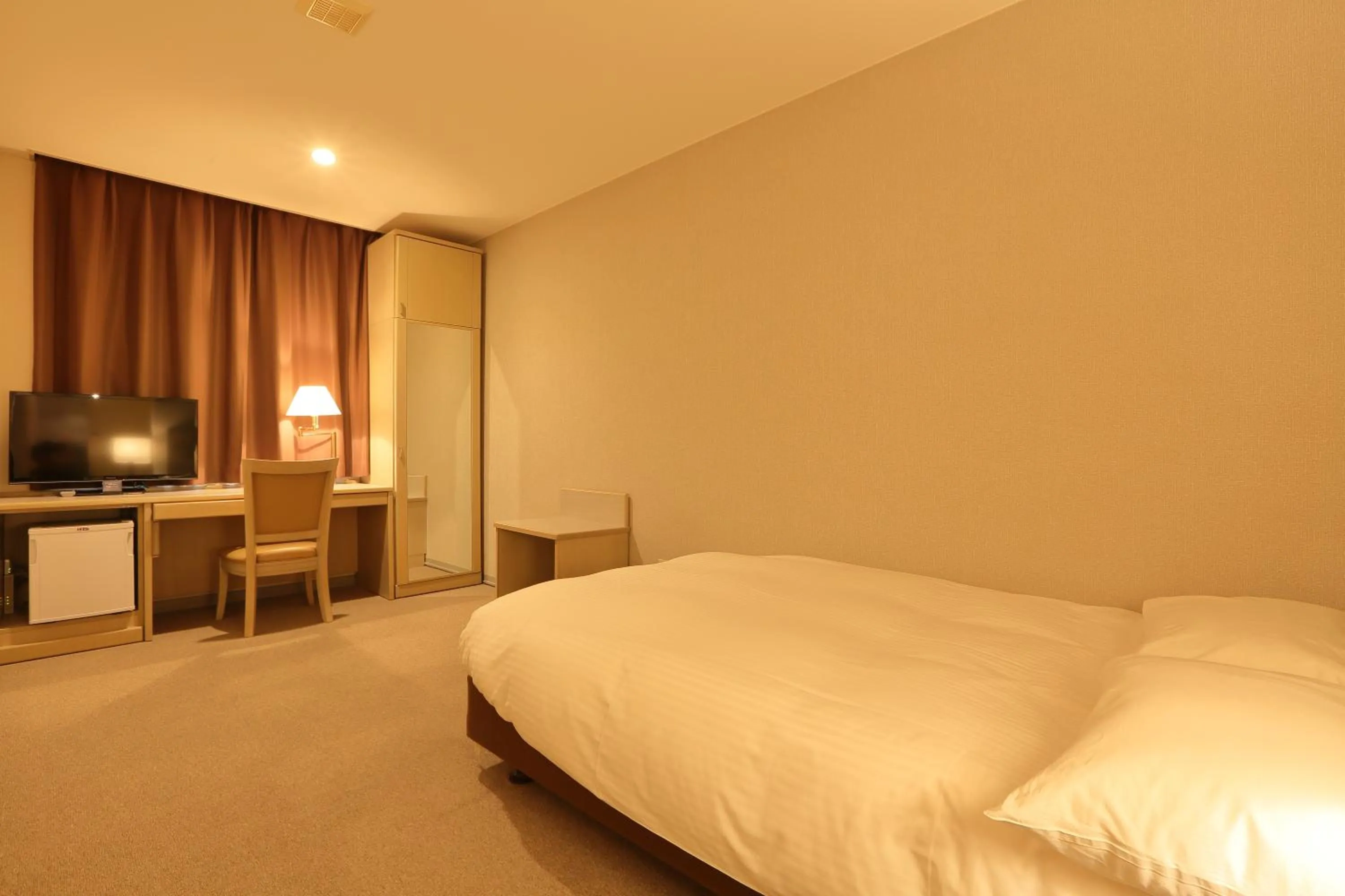 Photo of the whole room, Bed in Chisun Hotel Kamata