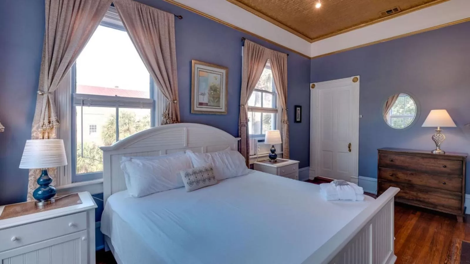 Bed in Forsyth Park 2 Bedroom Beauty