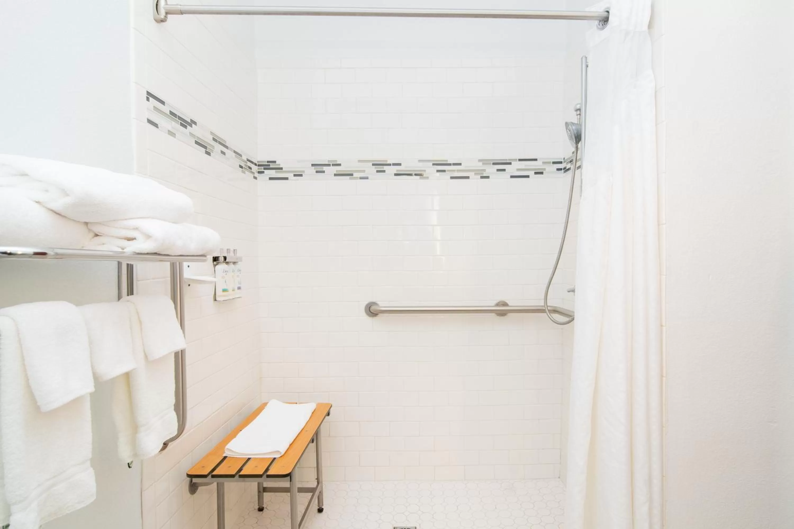 Photo of the whole room in Holiday Inn Express Hotel & Suites Bedford by IHG