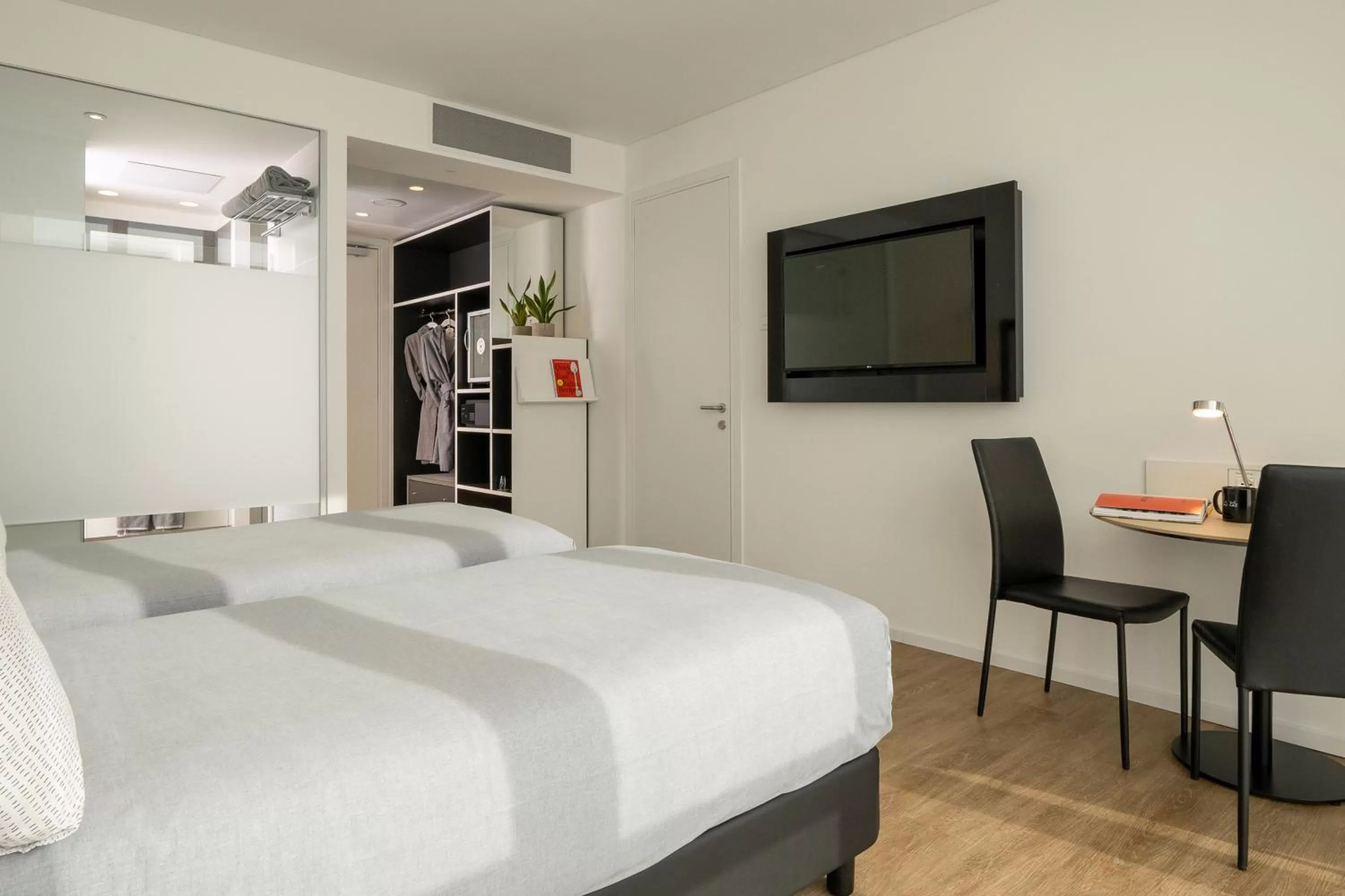 Photo of the whole room, Bed in INNSiDE by Meliá Milano Torre GalFa