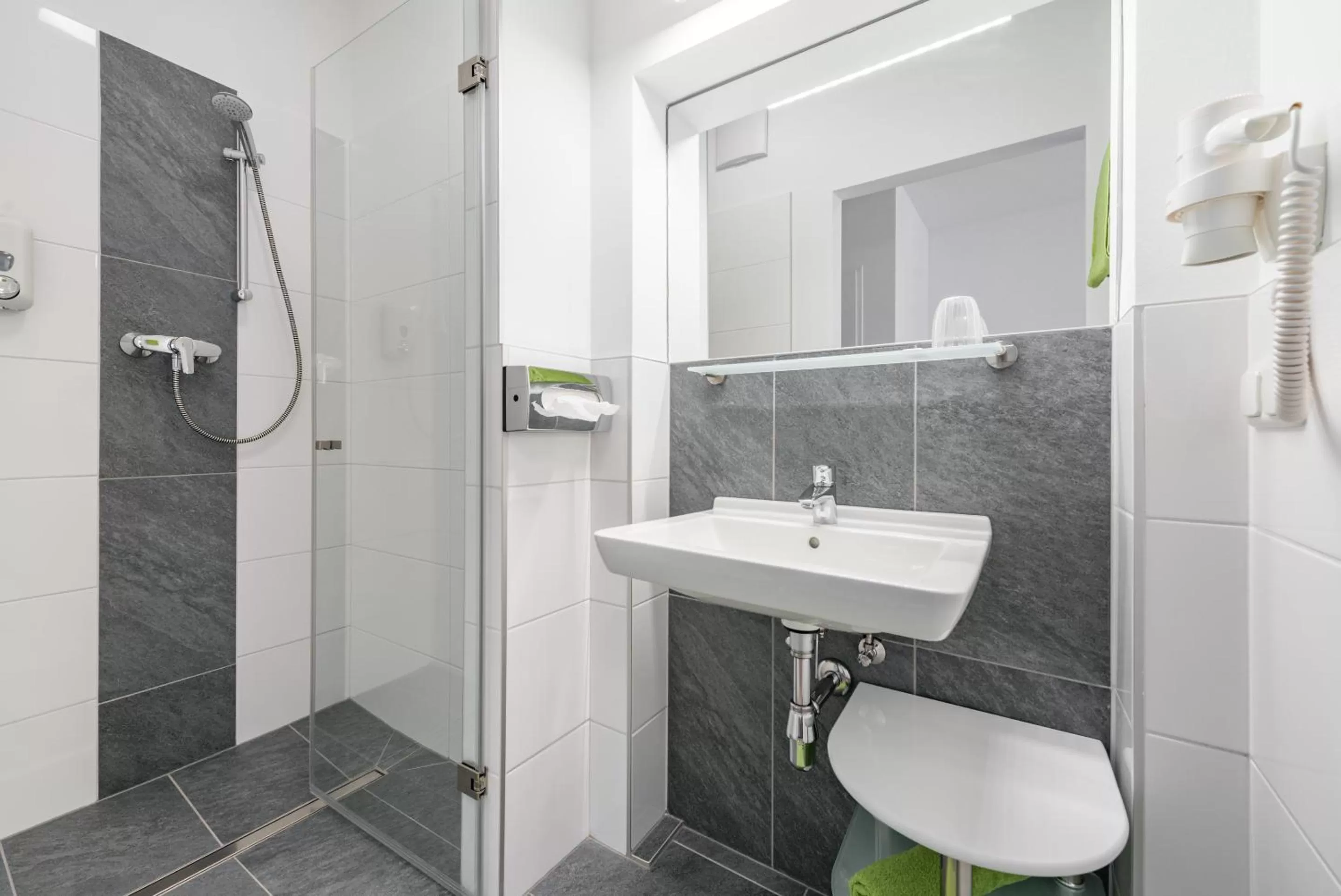 Bathroom in Hotel "City Rooms Wels"