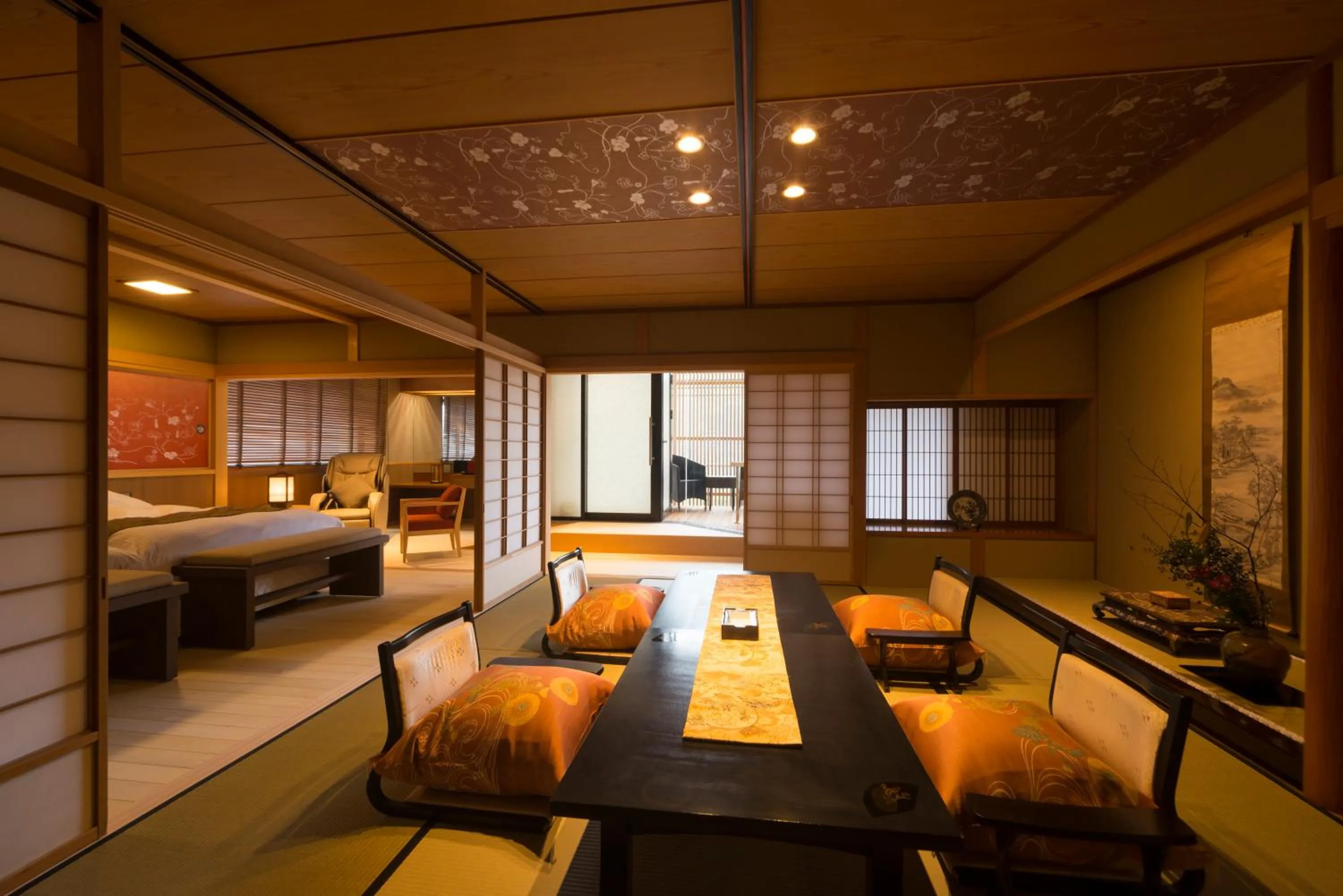 Living room, Bed in Tachibana Shikitei