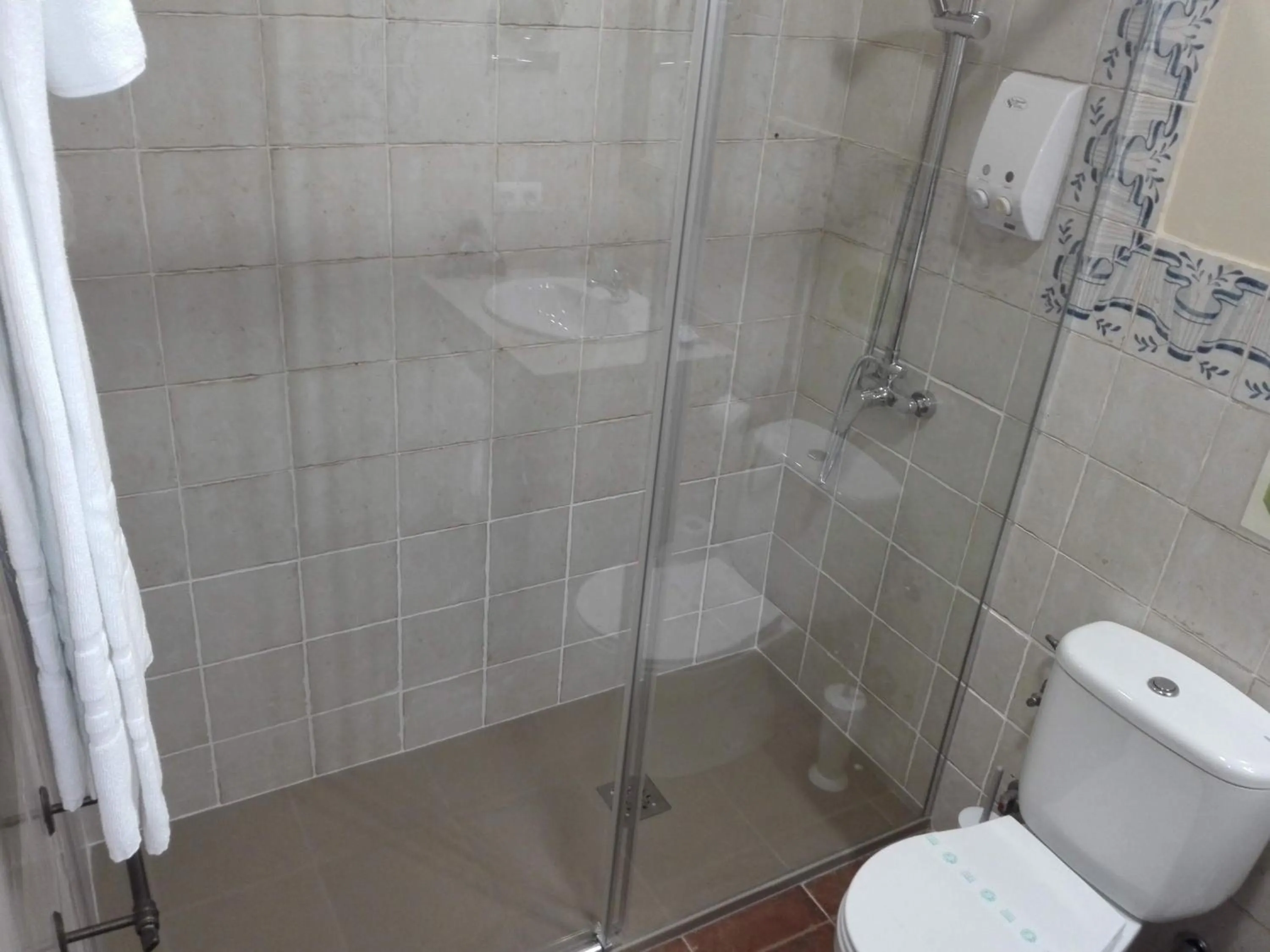 Shower in Hotel Valsequillo