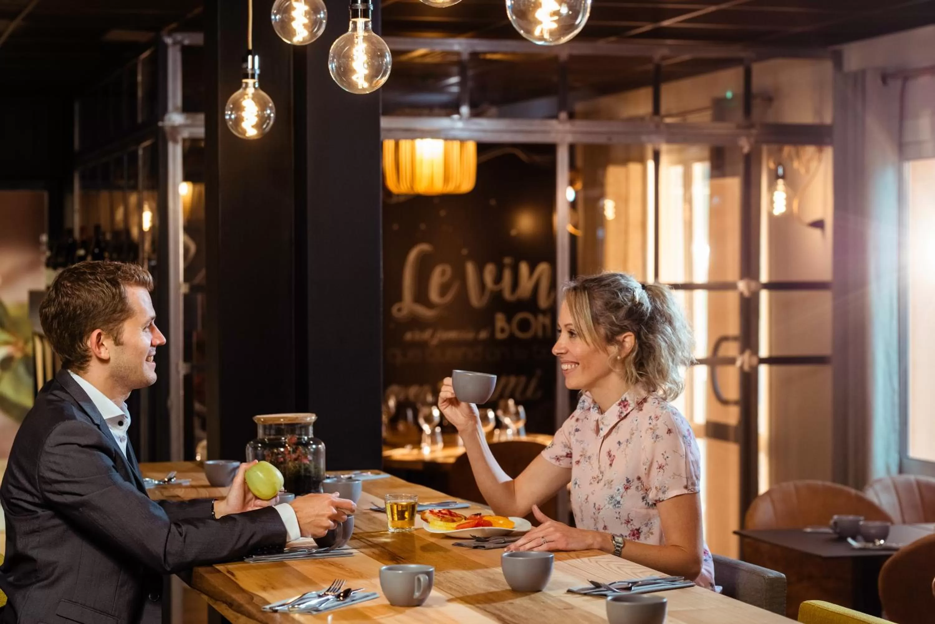 Restaurant/places to eat in Mercure Lyon Est Chaponnay