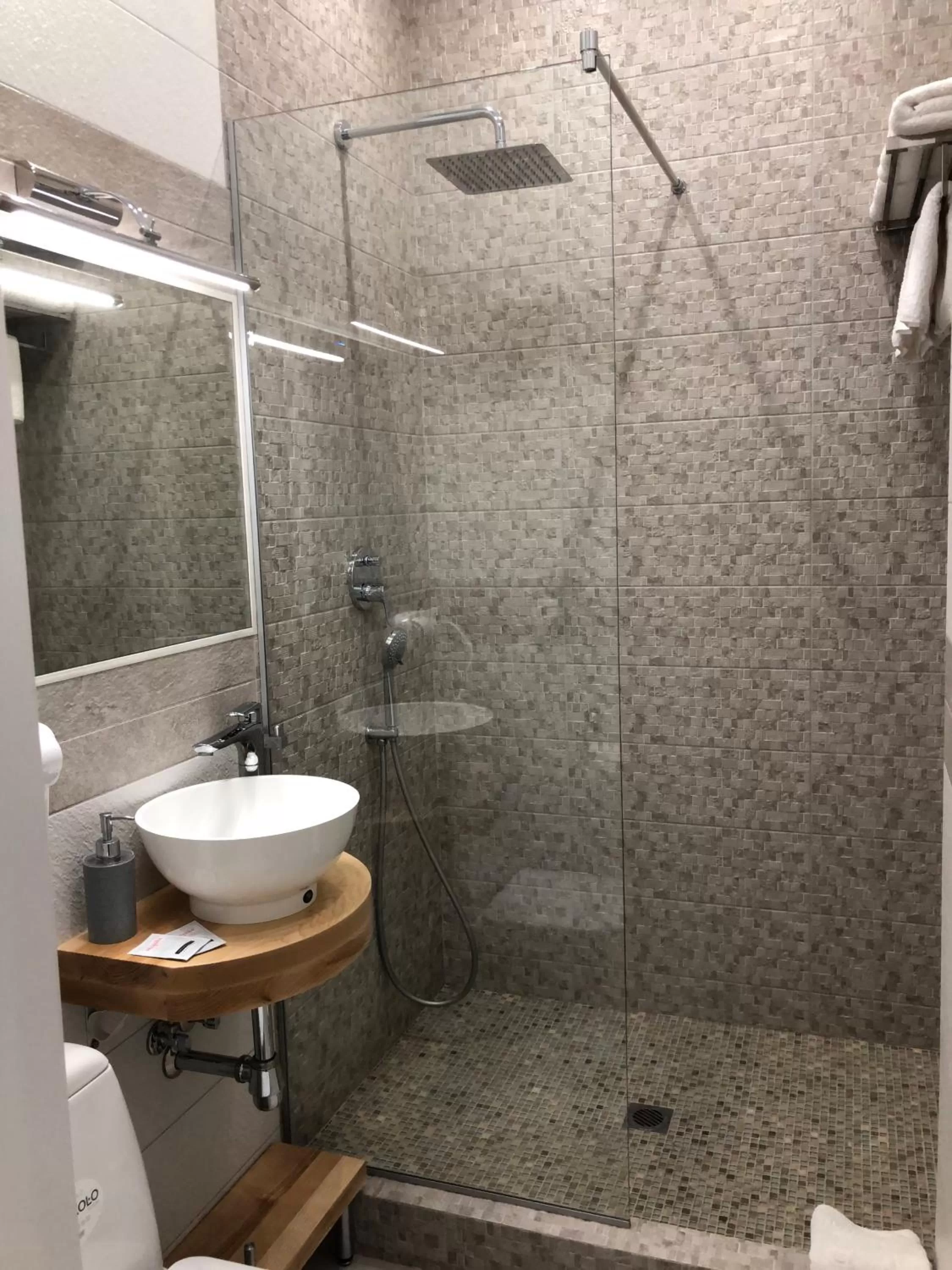 Shower in Hotel & Spa DENINNA