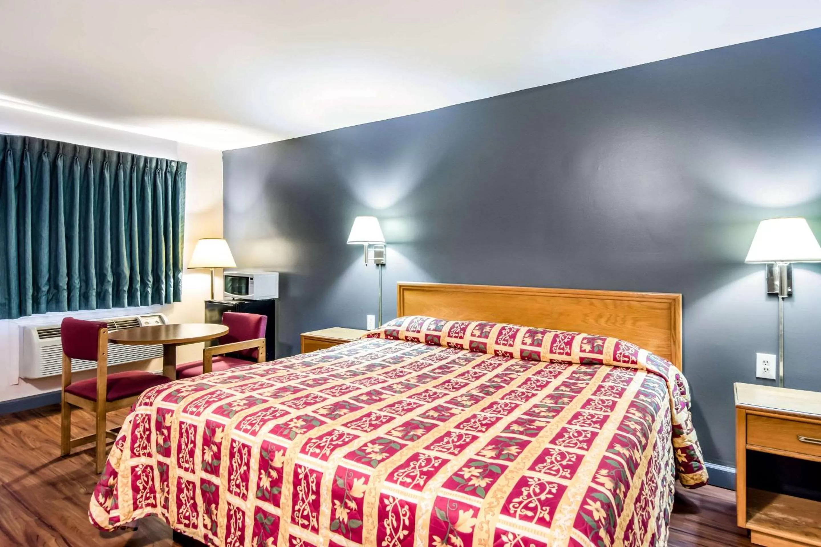 Bedroom, Bed in Rodeway Inn North Chesterfield-Richmond