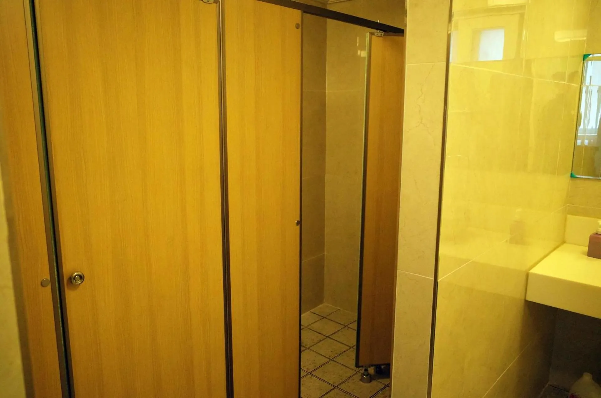 Shower in YaKorea Hostel Gangnam