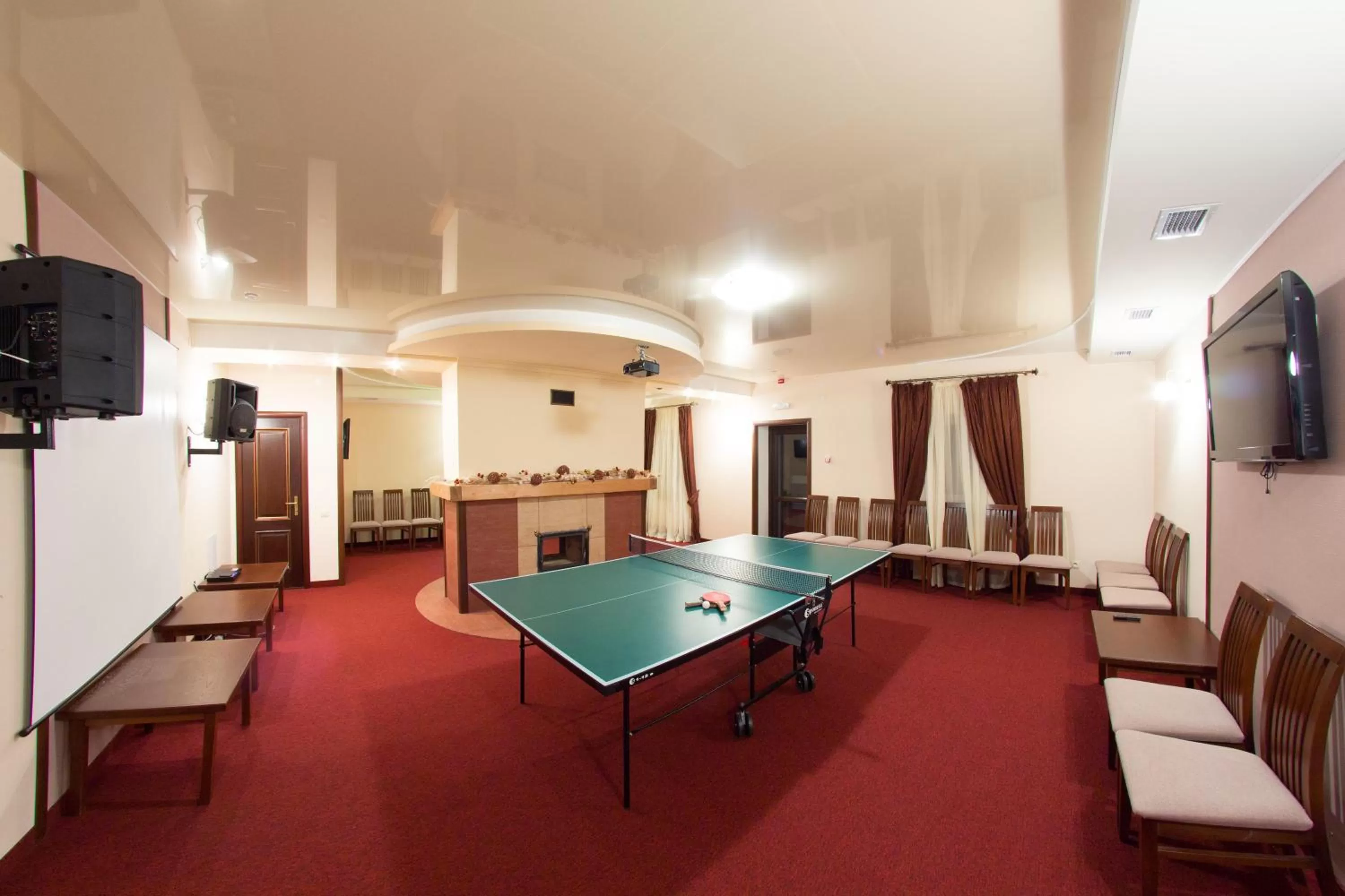 Table tennis in Wellland Hotel
