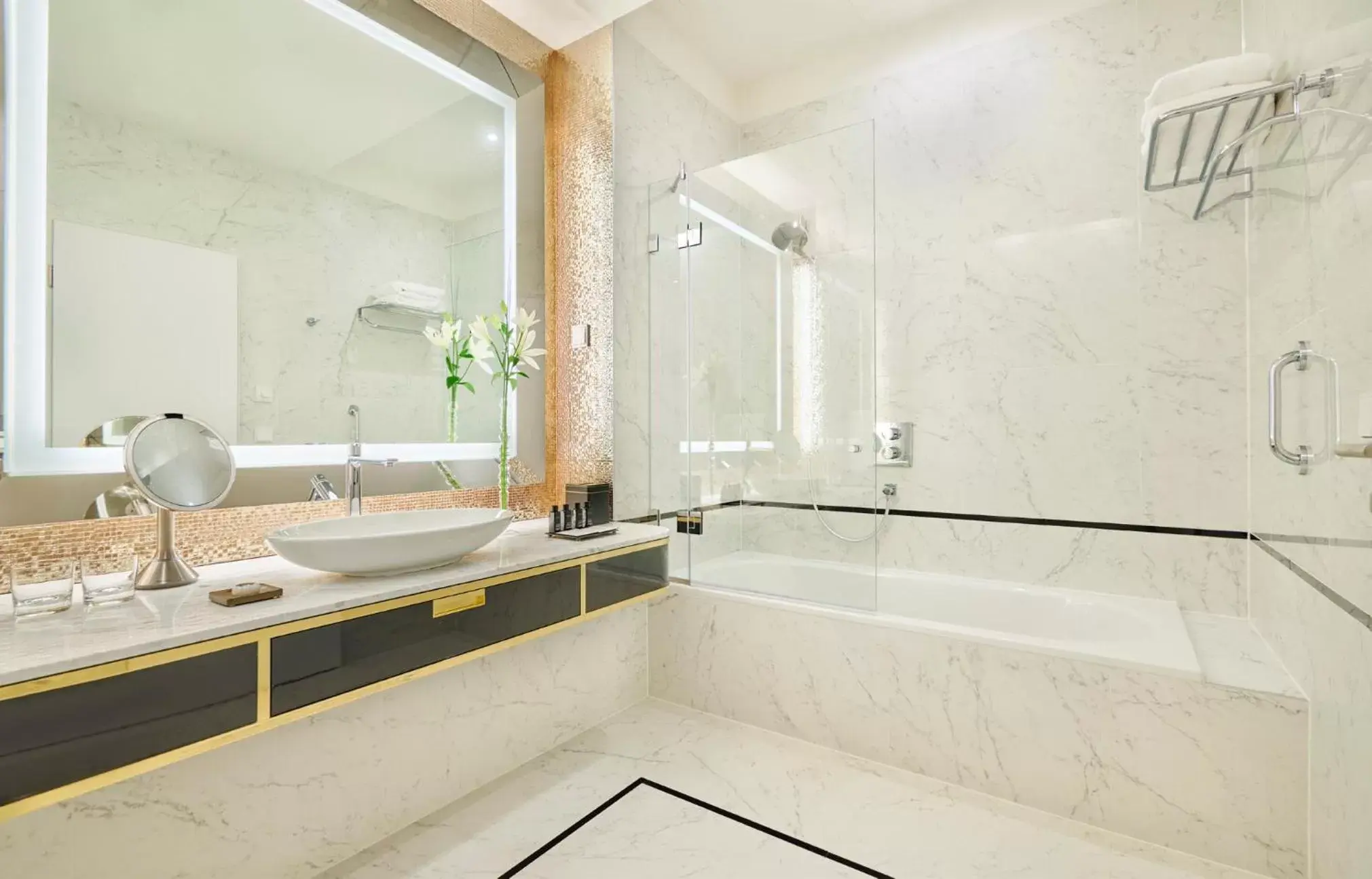 Junior Suite in Párisi Udvar Hotel Budapest, part of Hyatt Junior Suite in Párisi Udvar Hotel Budapest, part of Hyatt