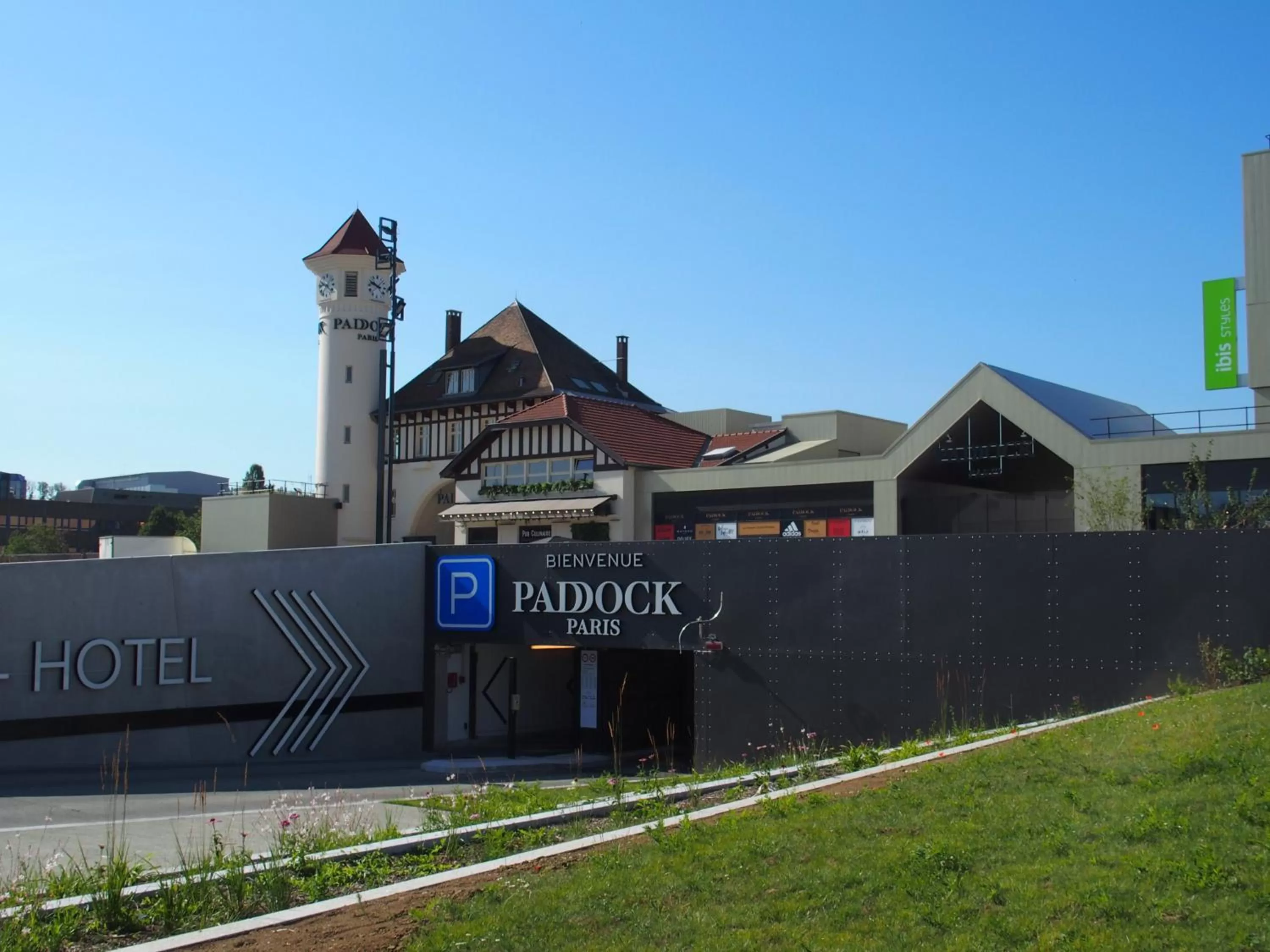 Property building in ibis Styles Paris Romainville