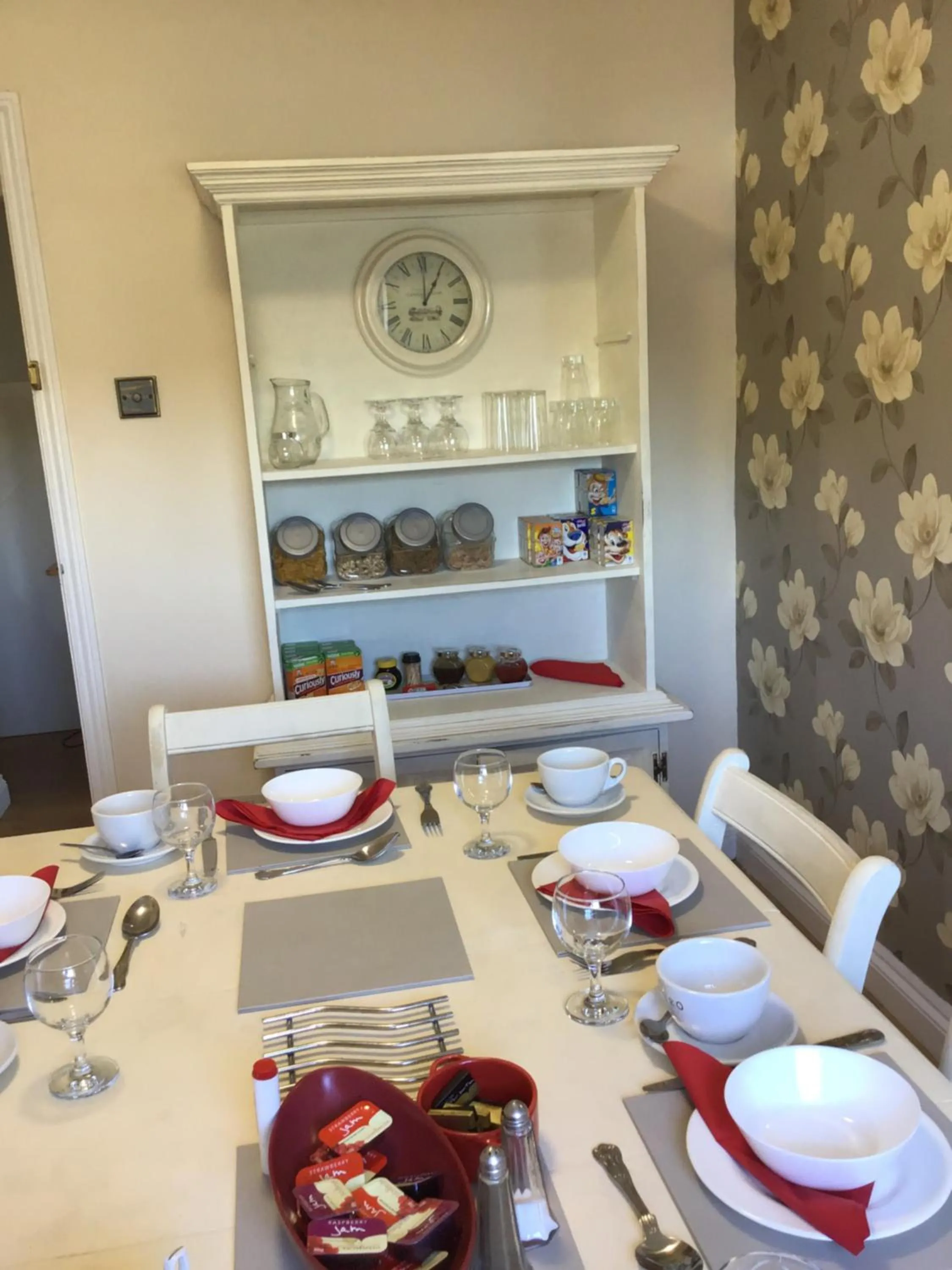 Dining area in Little Lodge B&B Lutterworth