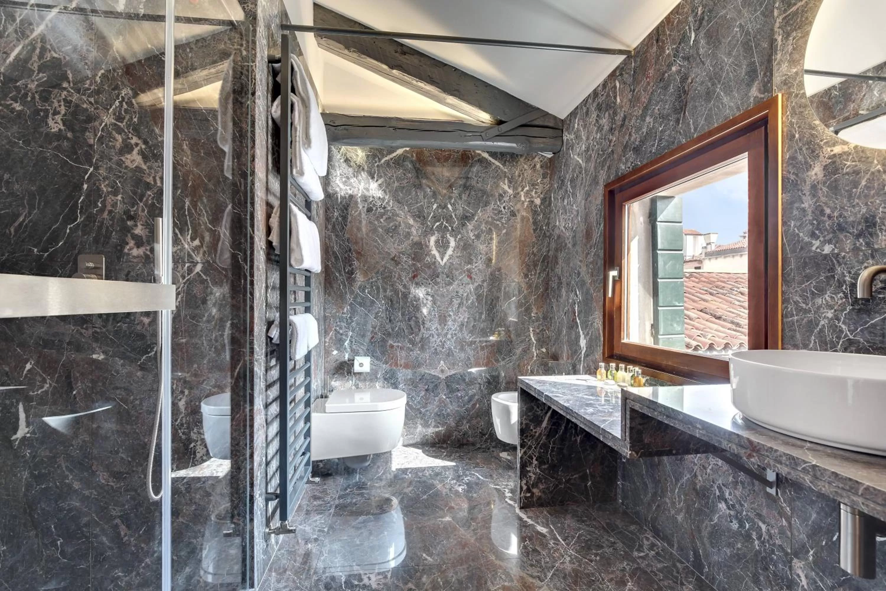 Bathroom in Hotel Donà Palace