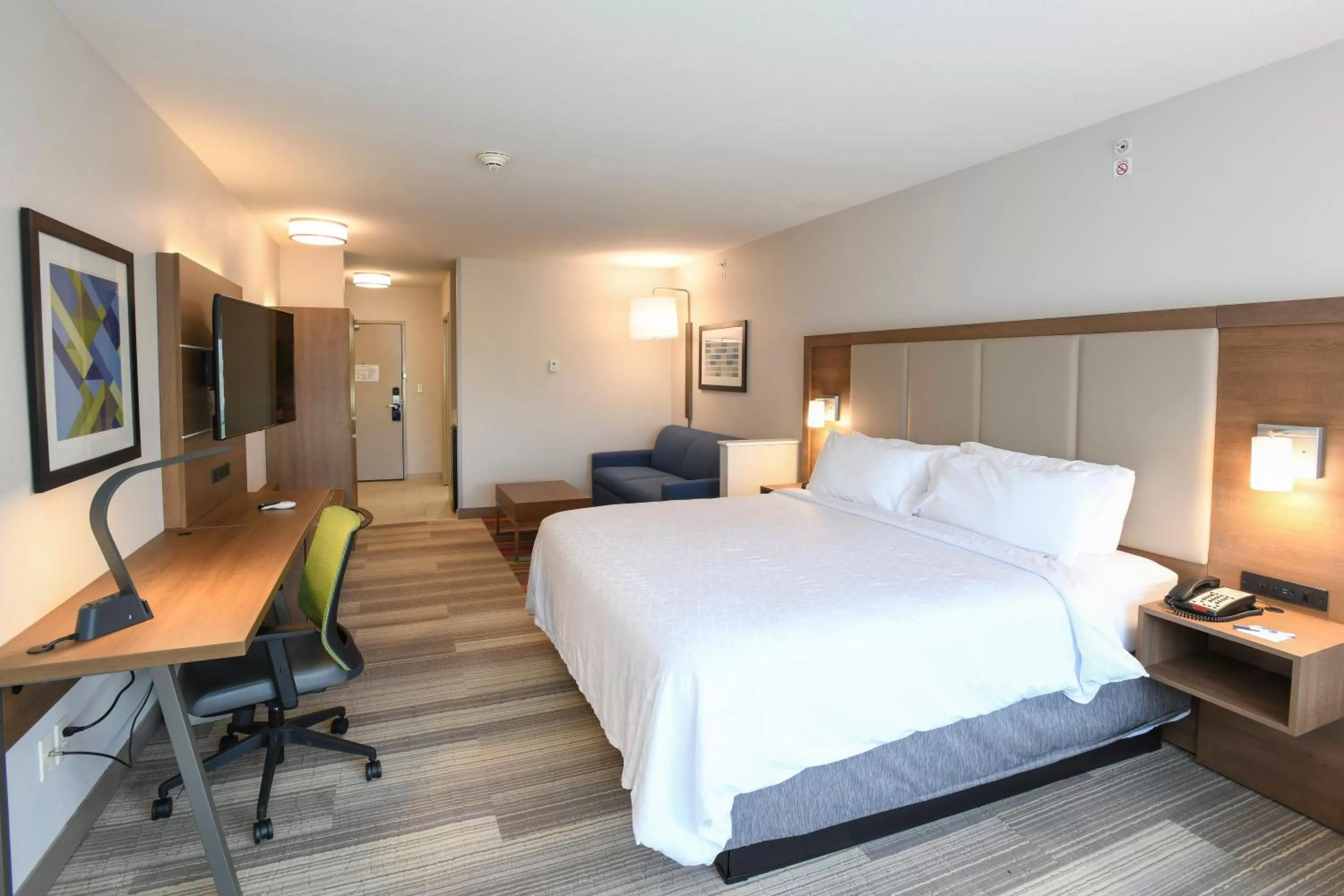 Photo of the whole room, Bed in Holiday Inn Express Hotel & Suites Richwood - Cincinnati South by IHG