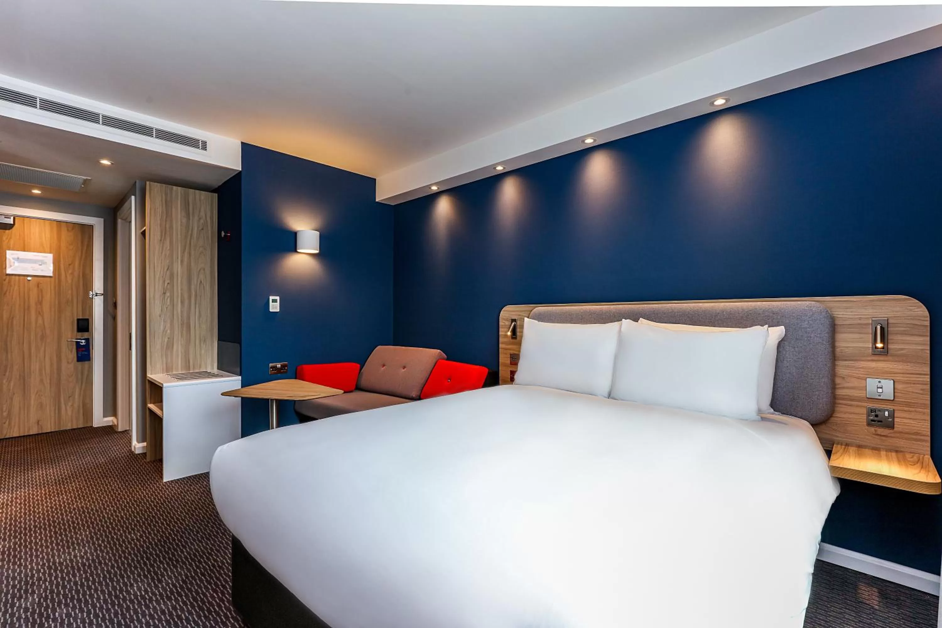 Bedroom, Bed in Holiday Inn Express - Exeter - City Centre by IHG
