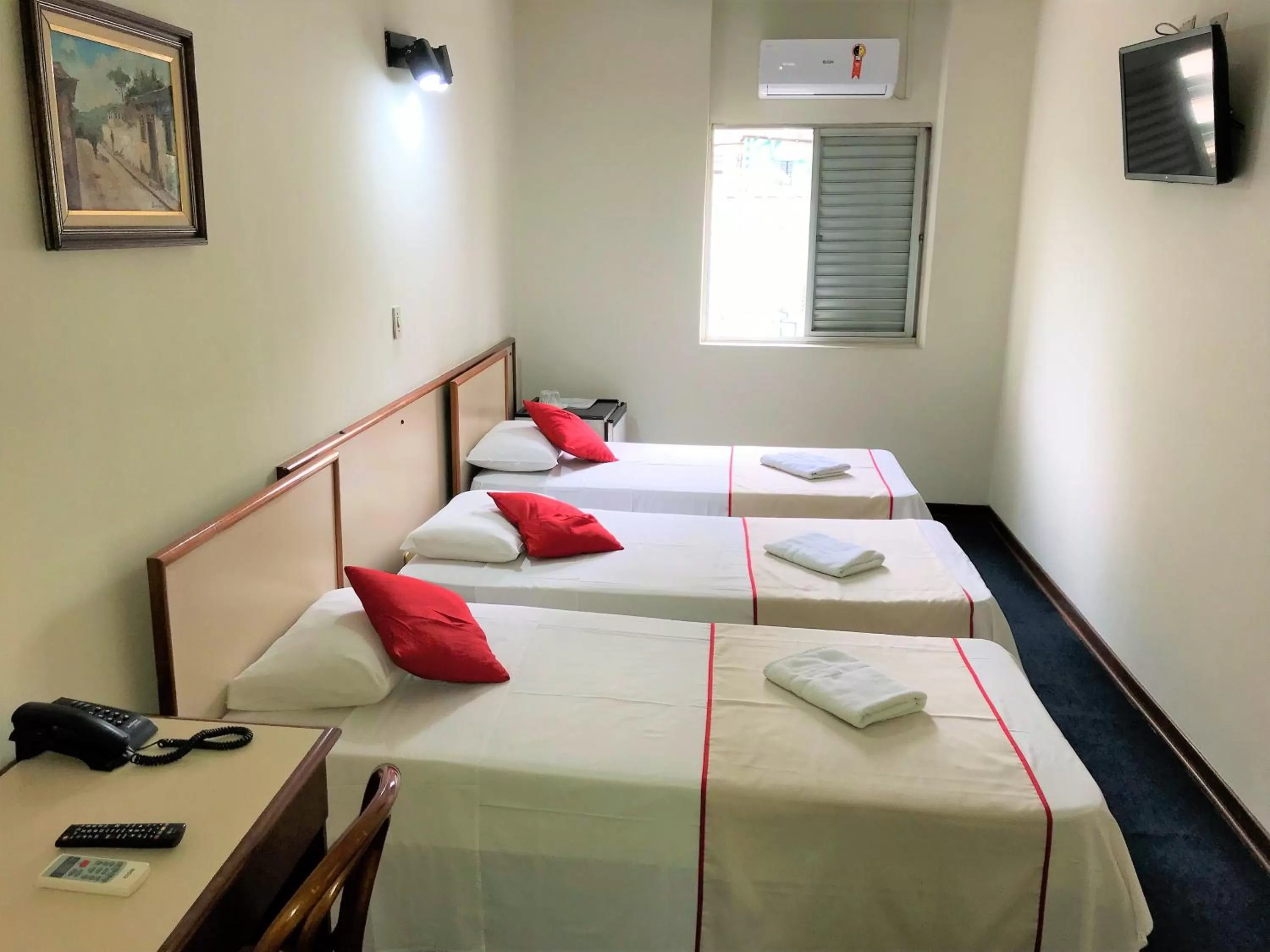 Bedroom, Bed in Hotel São Jorge São Paulo - Próximo a 25 de março, região do Brás, fácil acesso ao Expo Center Norte e Mercado Municipal SP