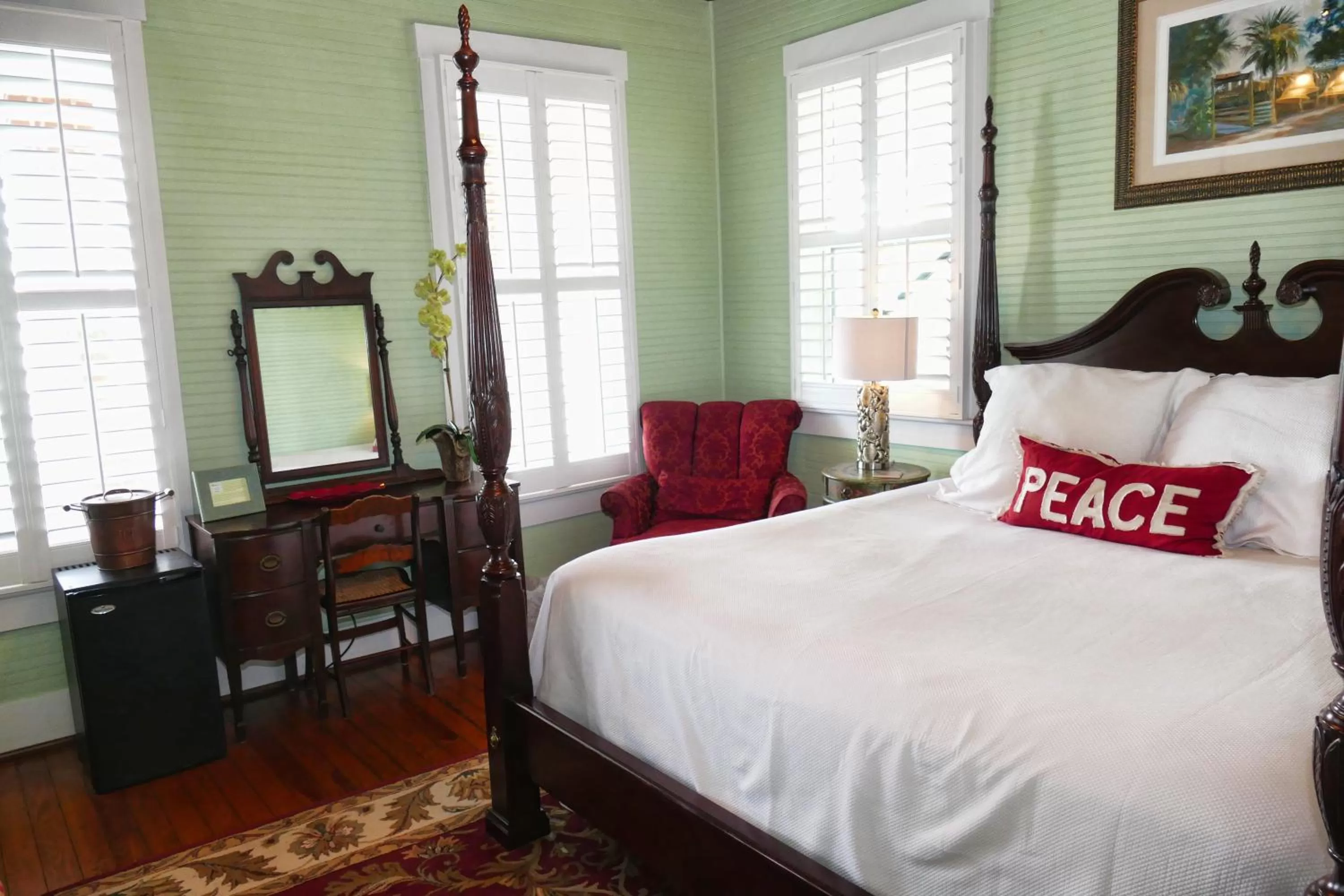Photo of the whole room, Bed in Beachview Inn and Spa